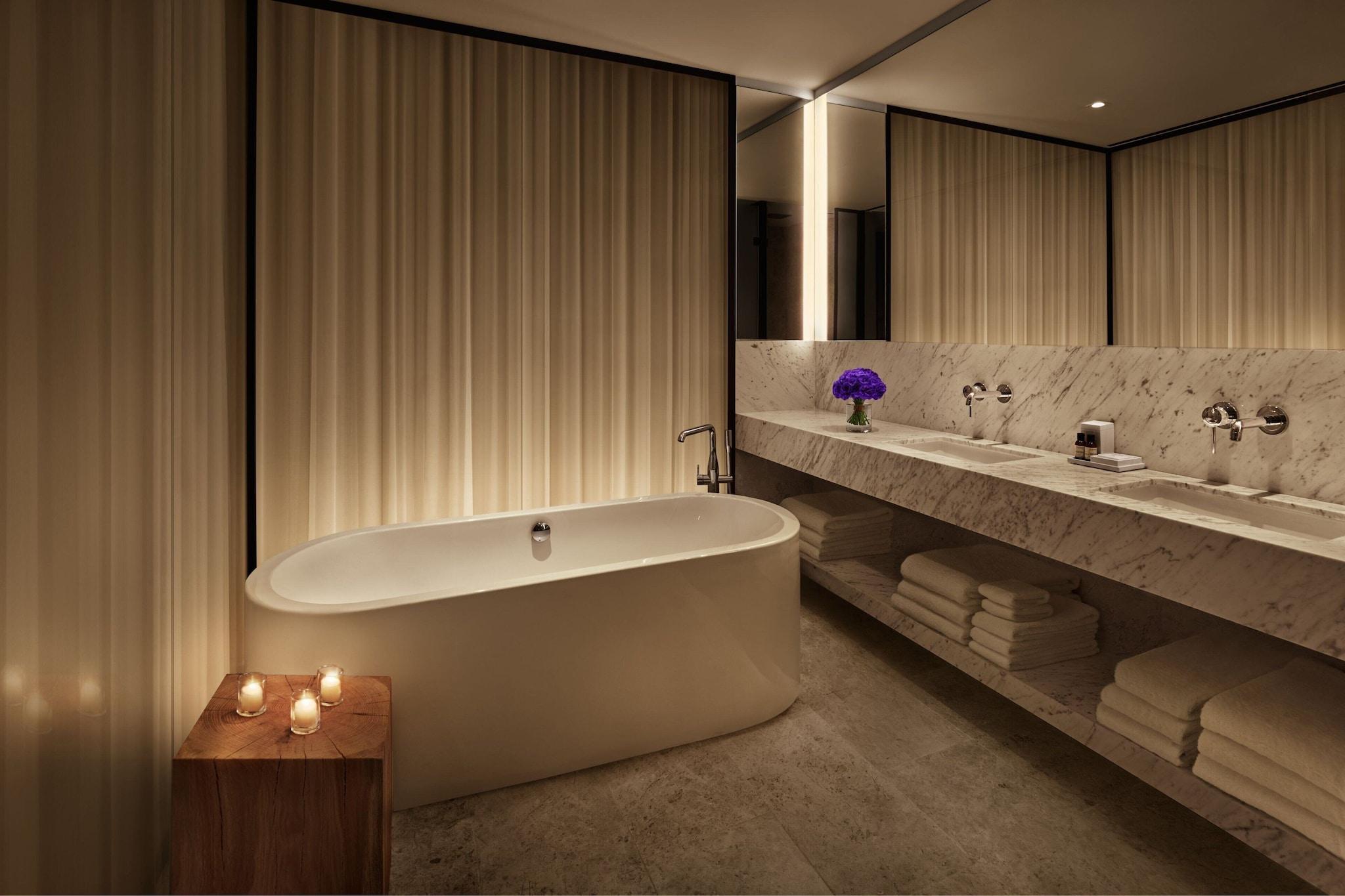 Suite Sea View King Bed