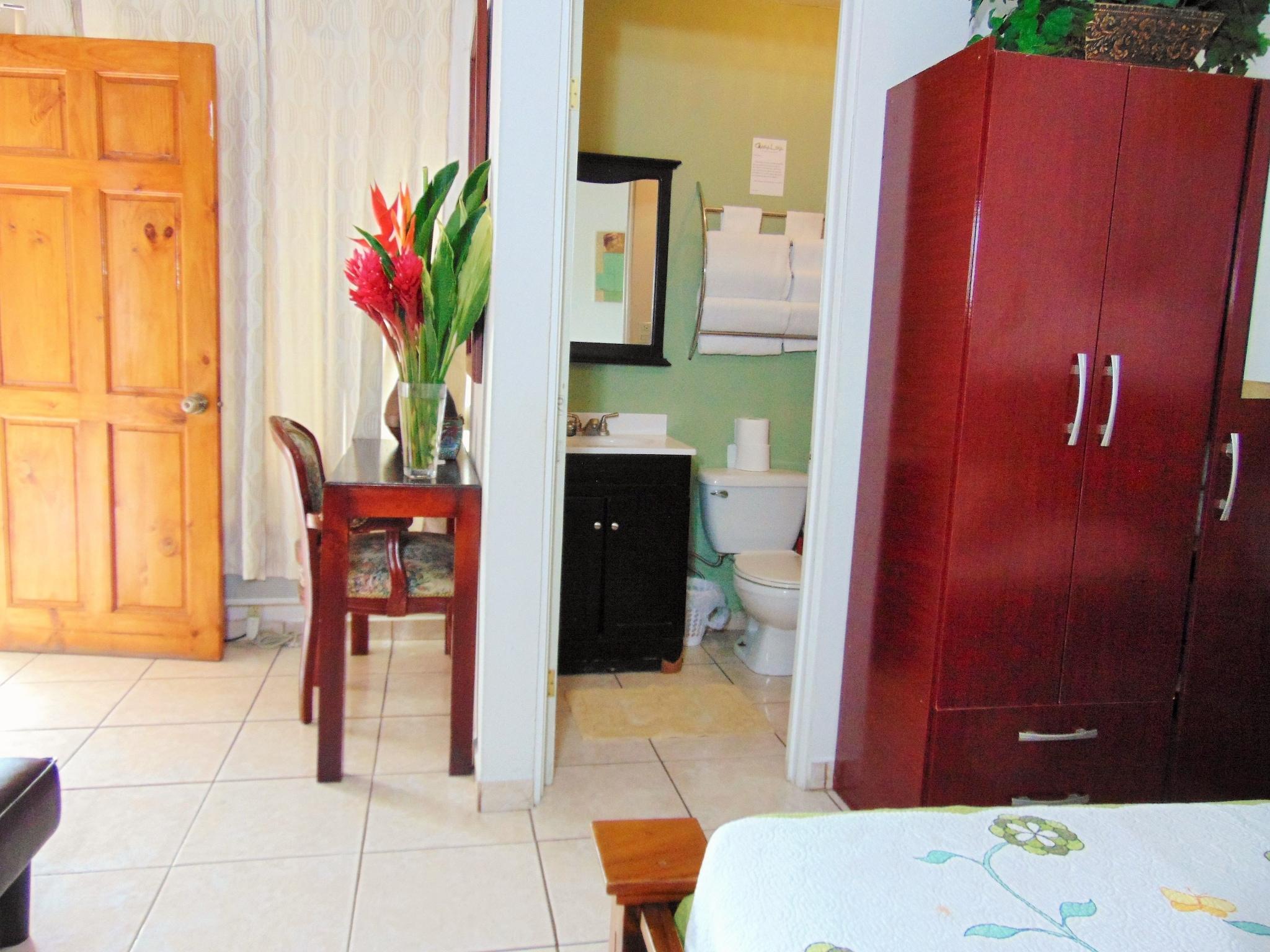 Family Room Queen Bed Two Bedrooms