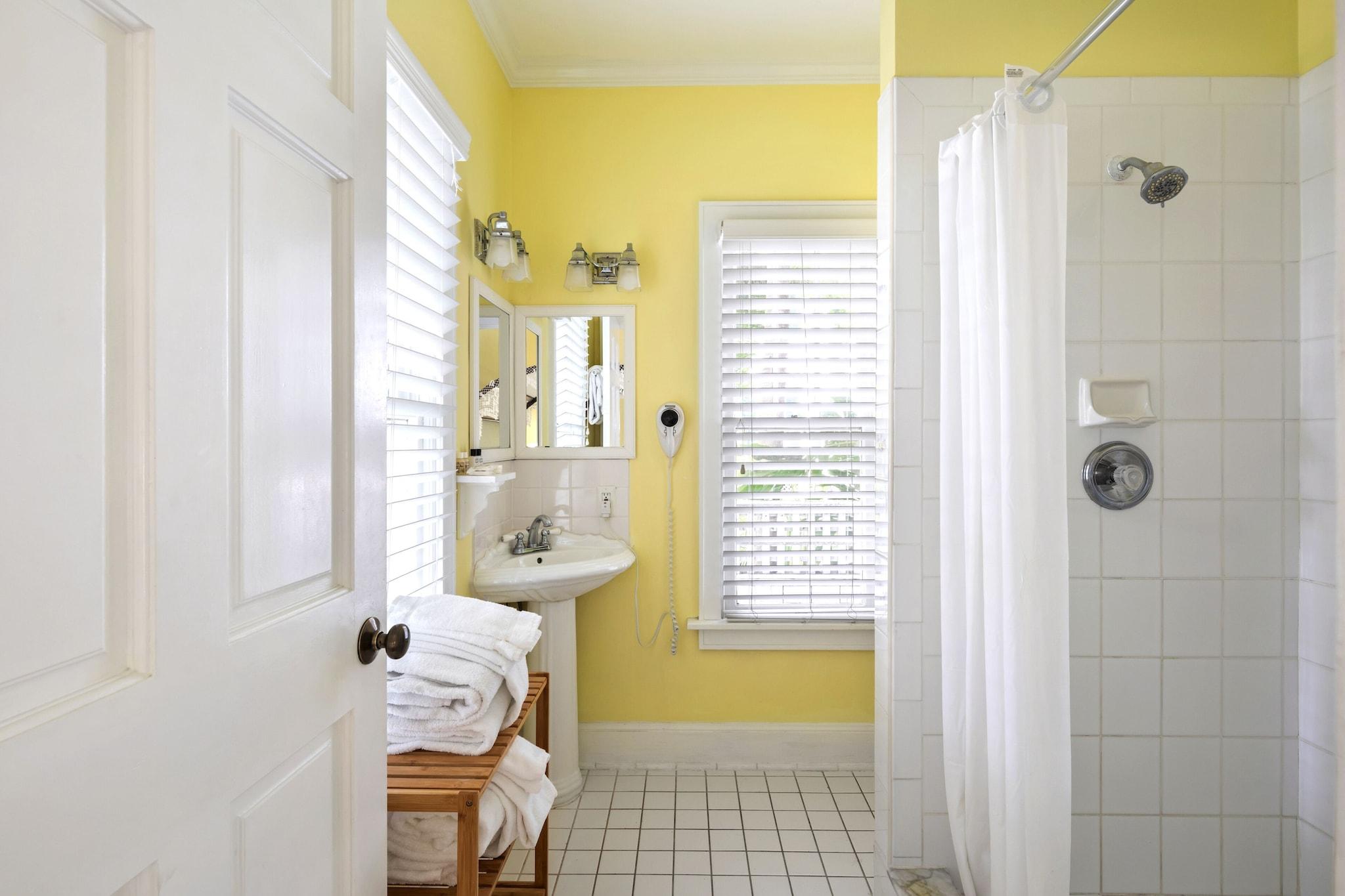 House Classic King Bed