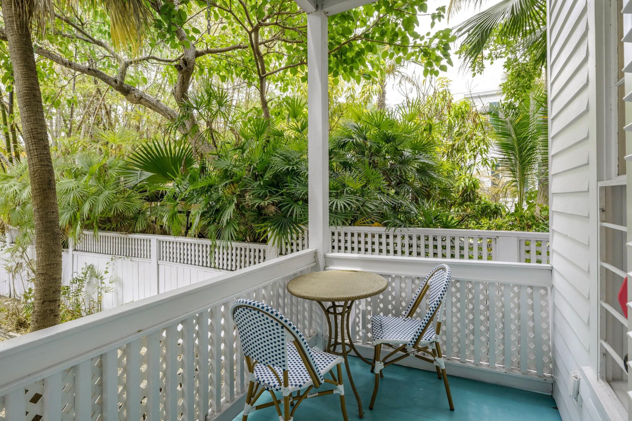 House Classic King Bed