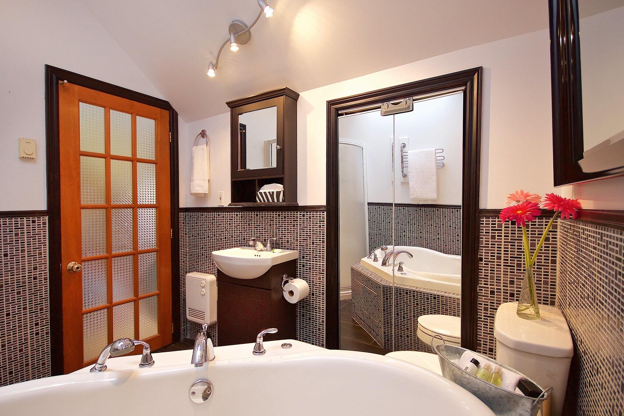 Family Room Queen Size Bed