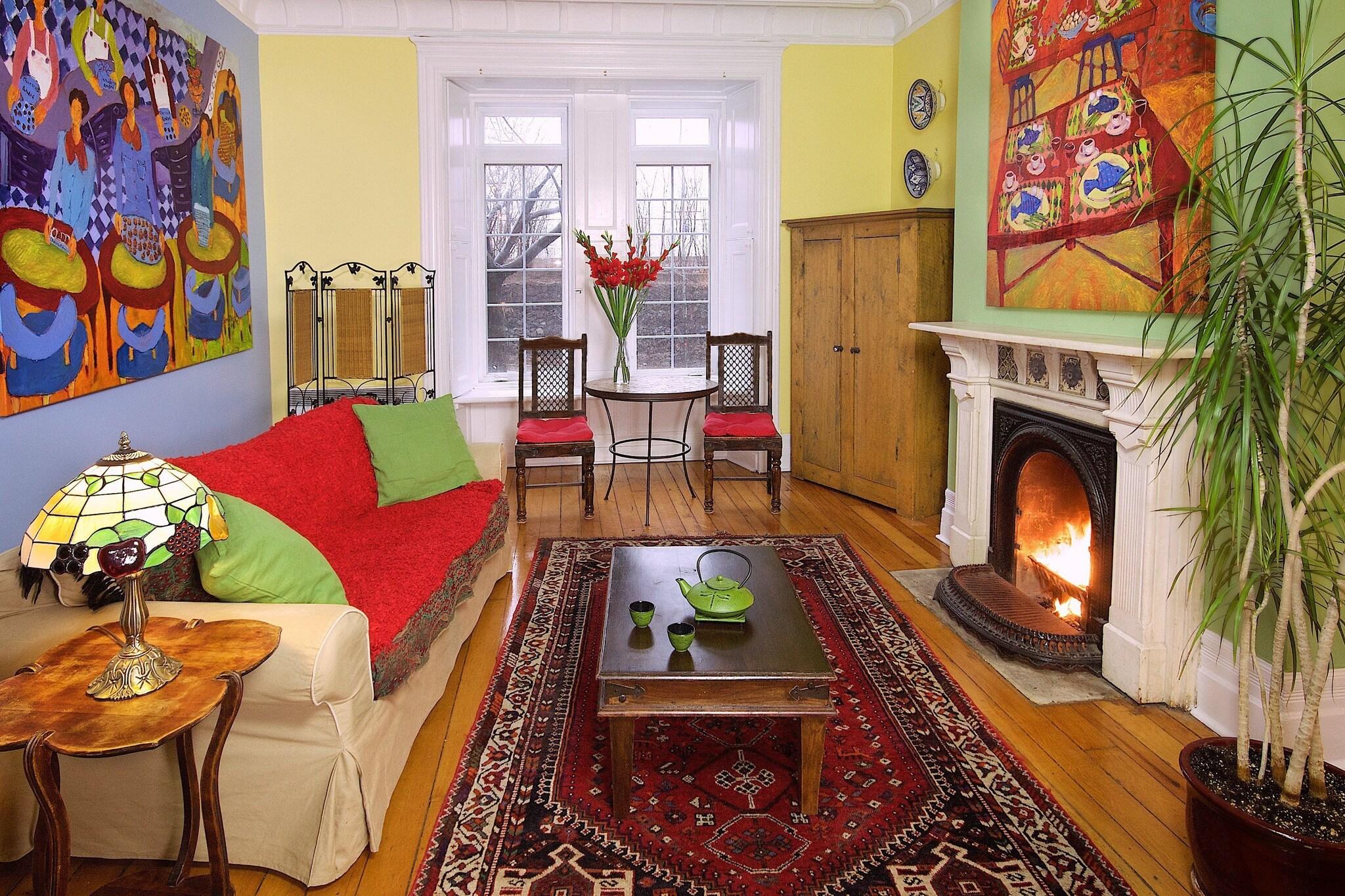 Family Room Queen Size Bed