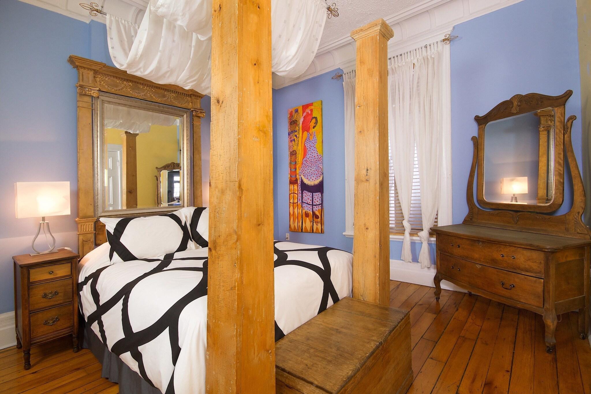 Family Room Queen Size Bed