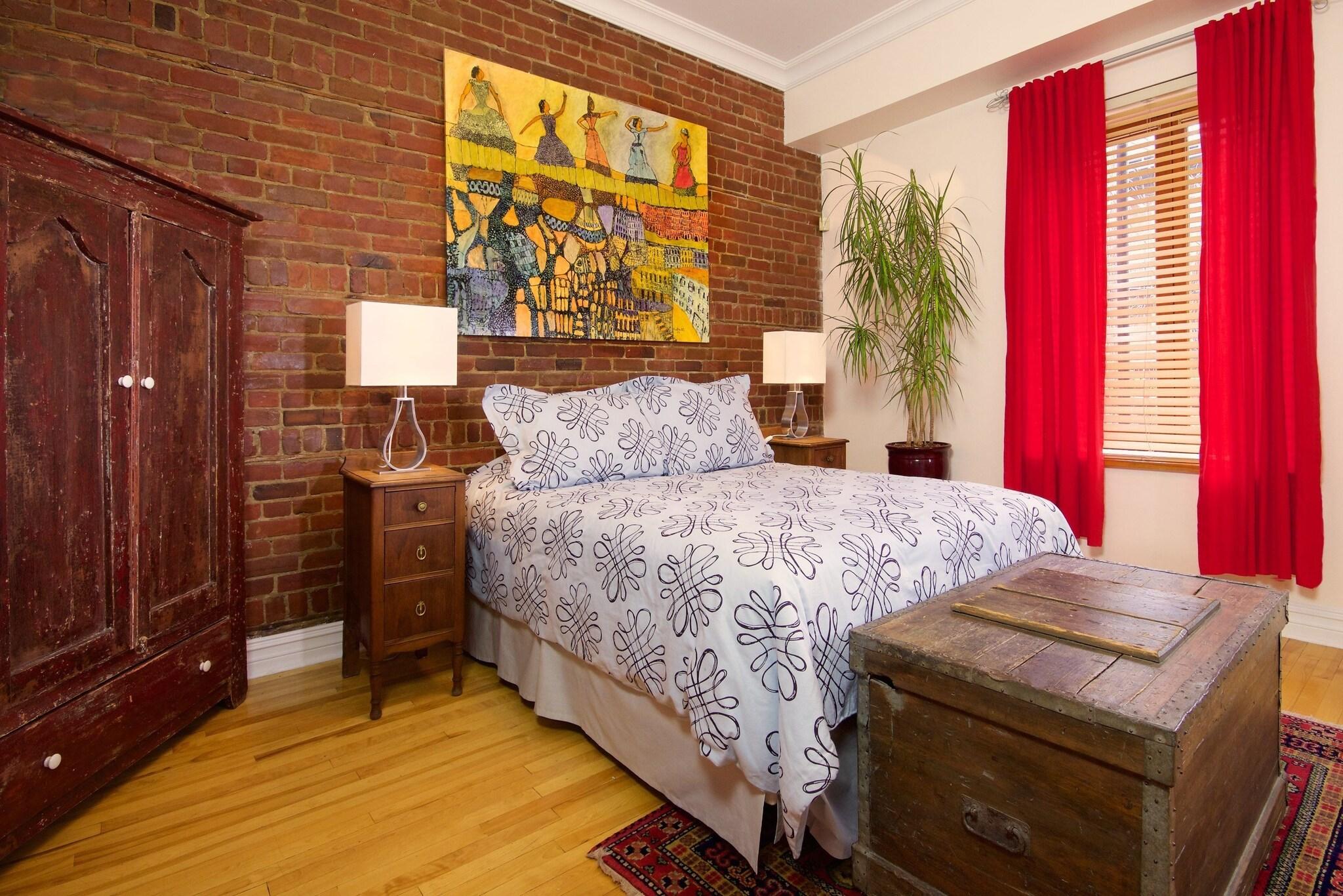 Family Room Queen Size Bed