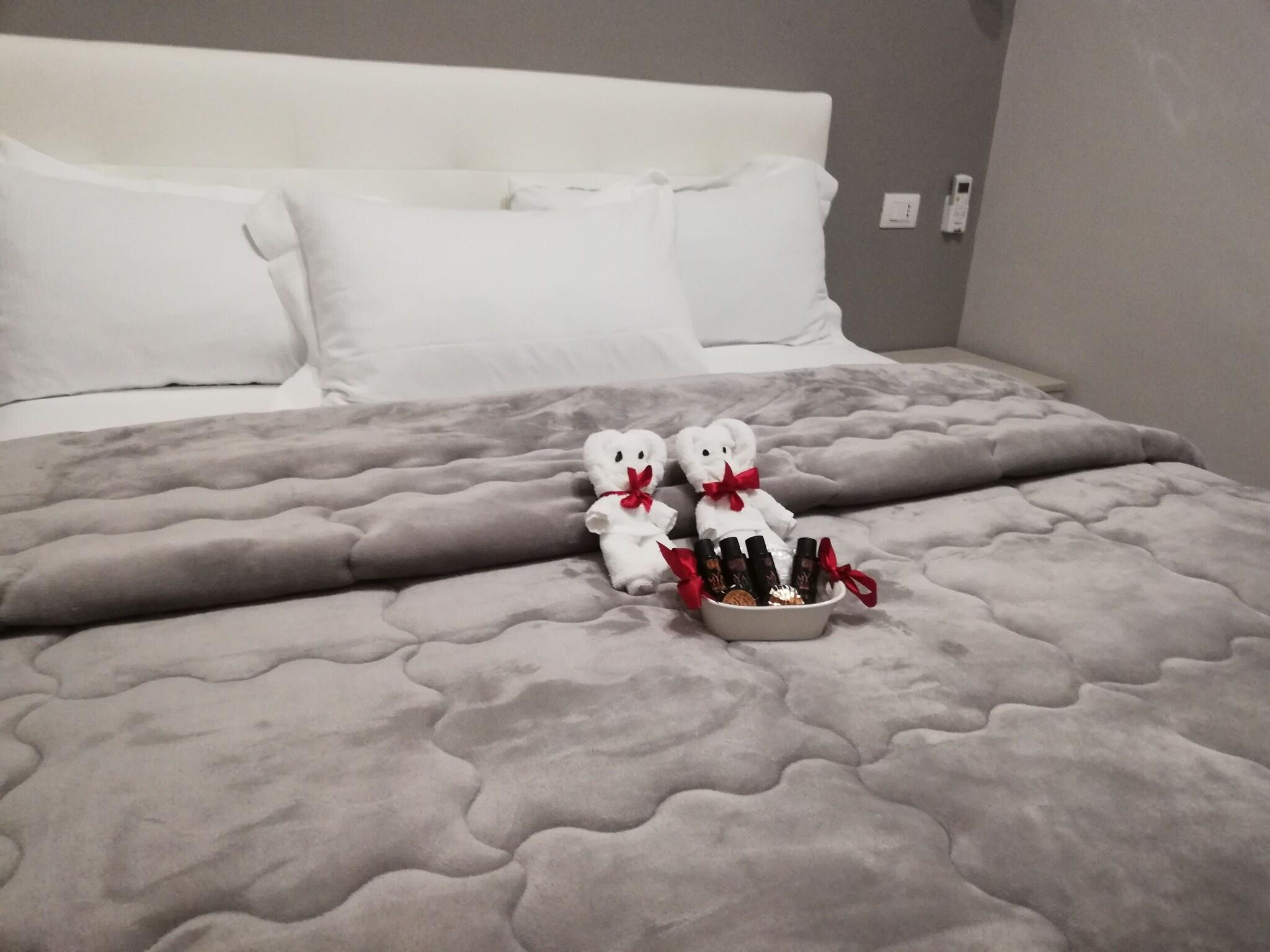 Double Queen Size Bed