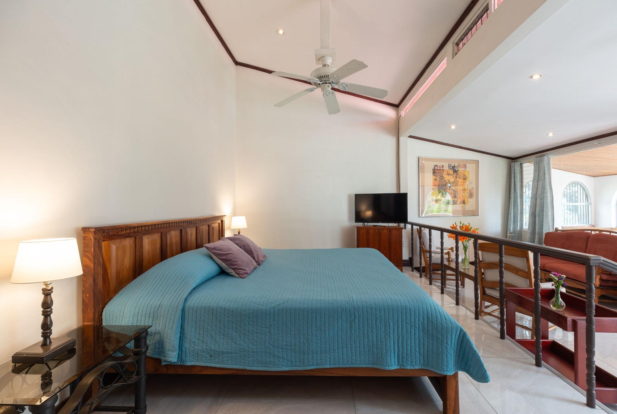 Double Deluxe City View King Bed