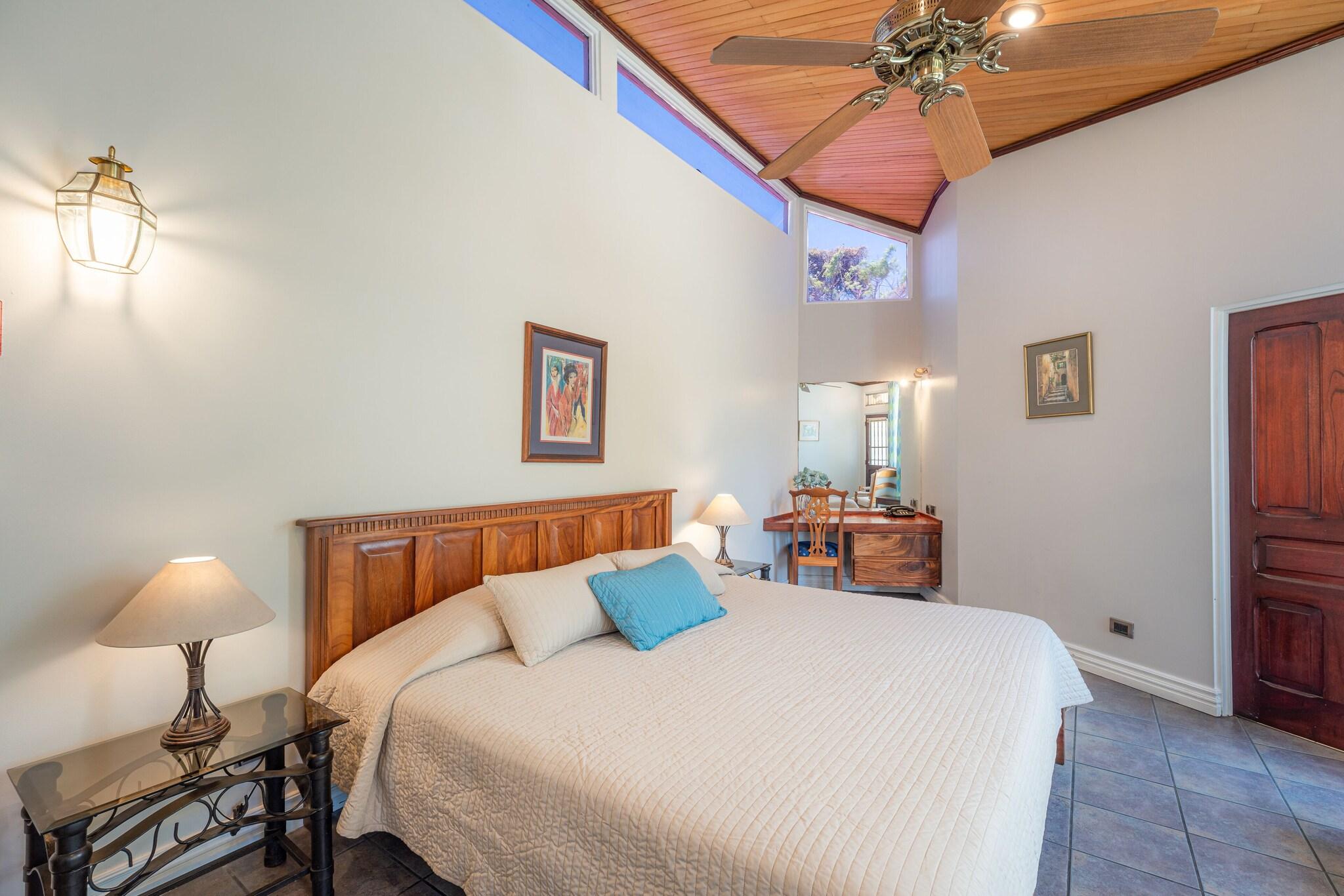 Double Deluxe City View King Bed