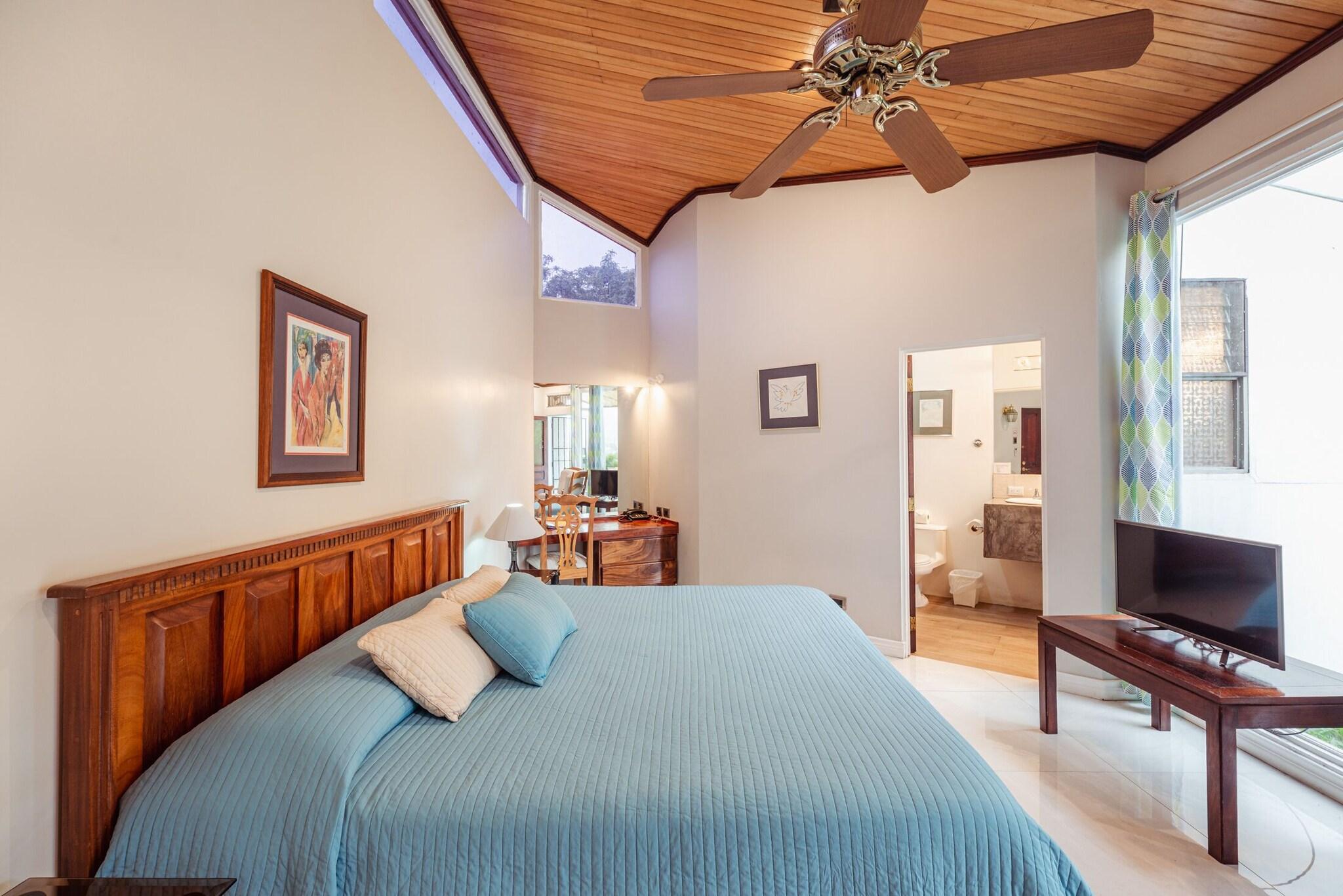 Double Deluxe City View King Bed