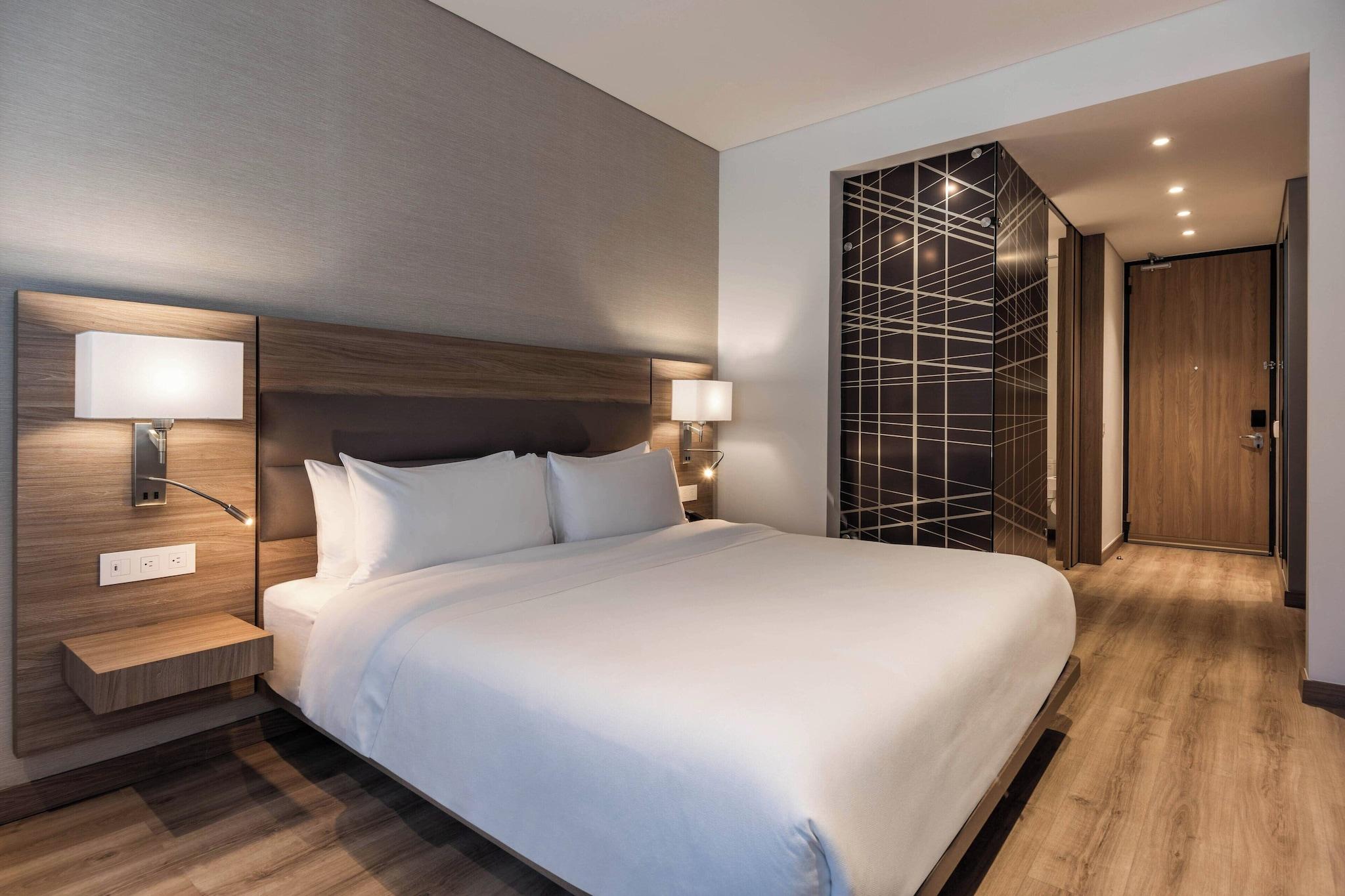 Double Deluxe King Bed