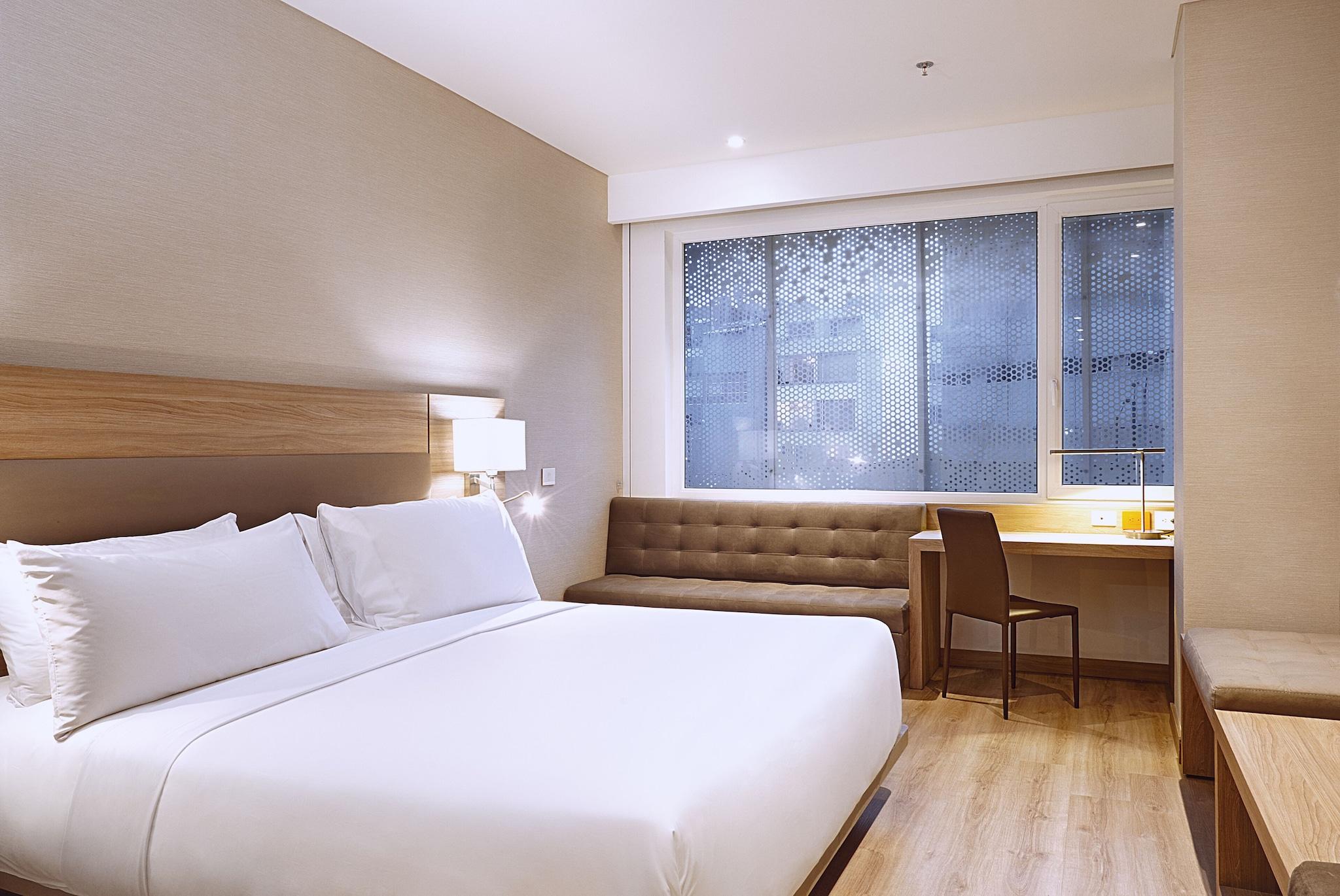 Double Deluxe King Bed