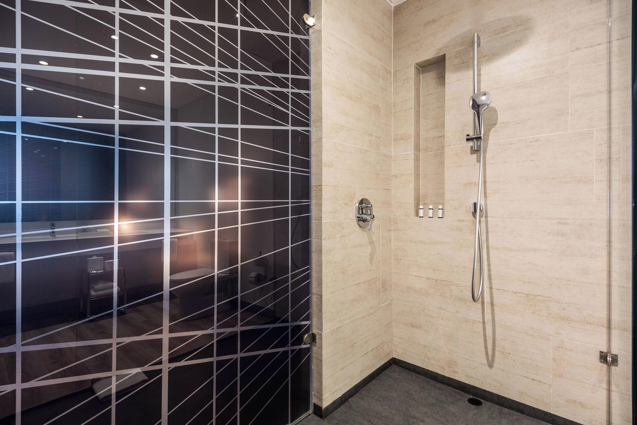 Double King Bed Non Smoking