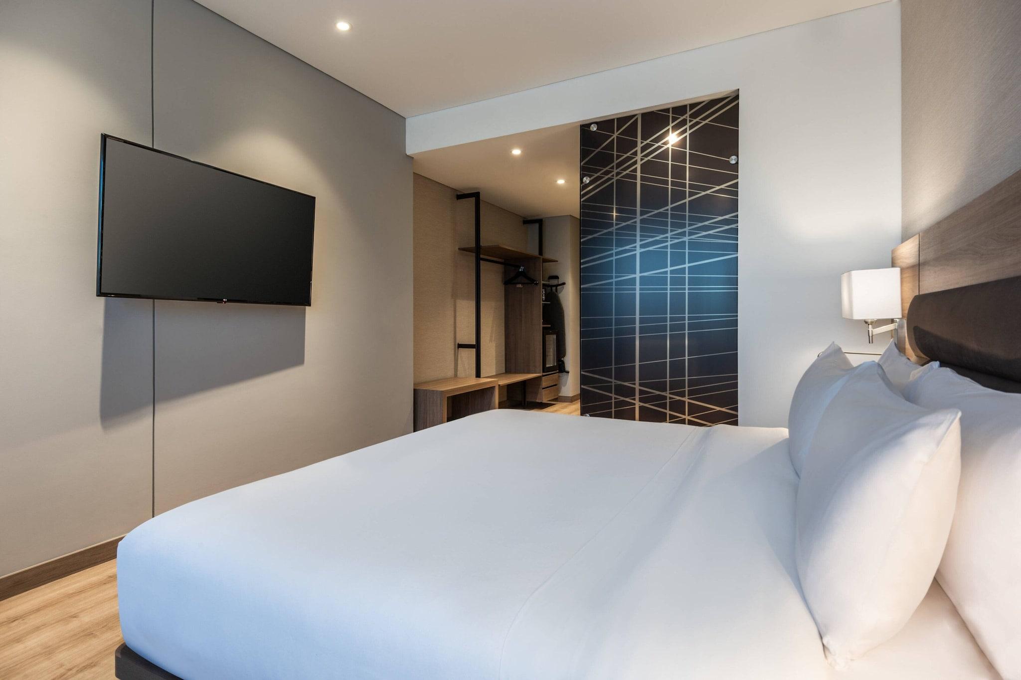 Double City View King Bed