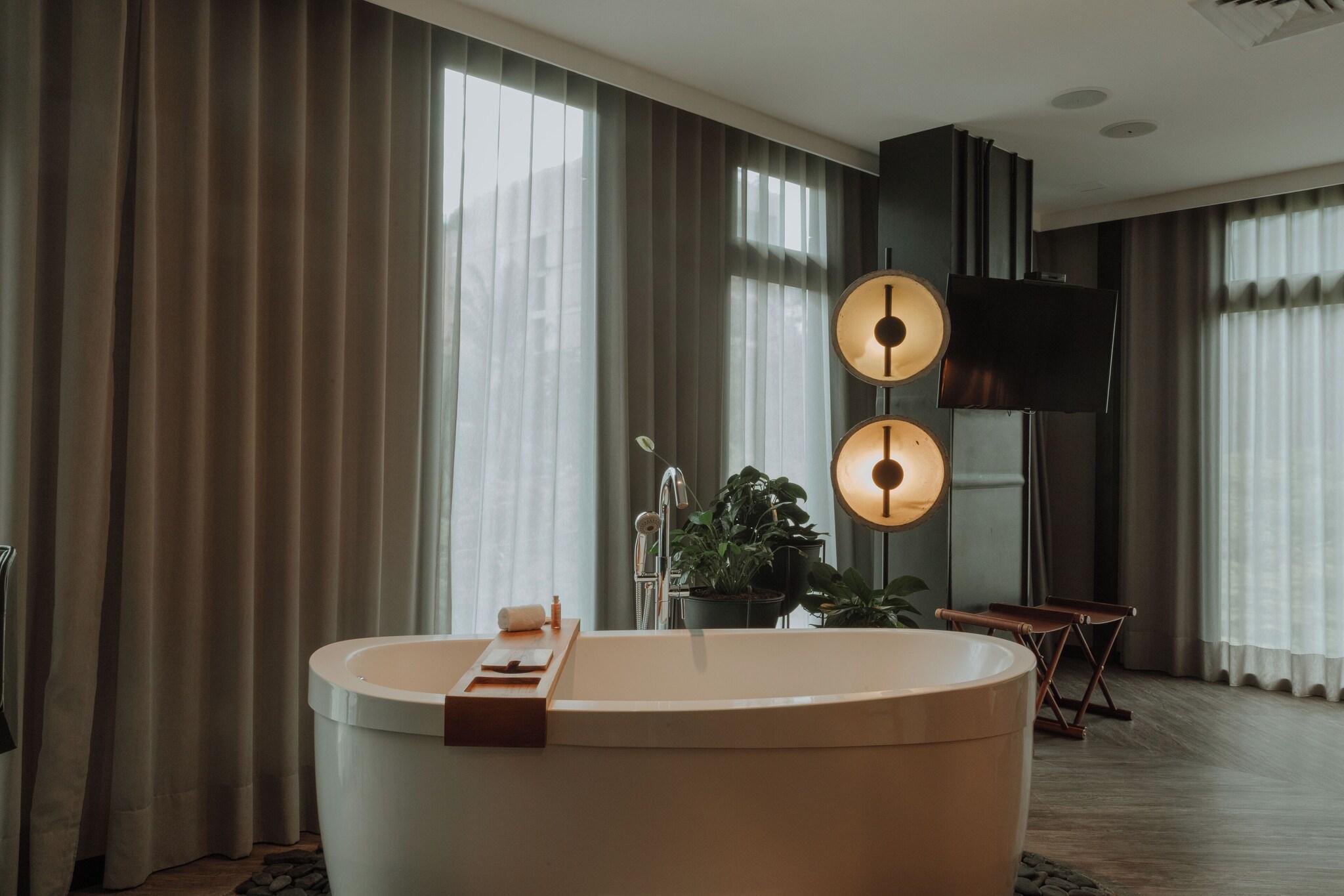 Suite Deluxe King Bed