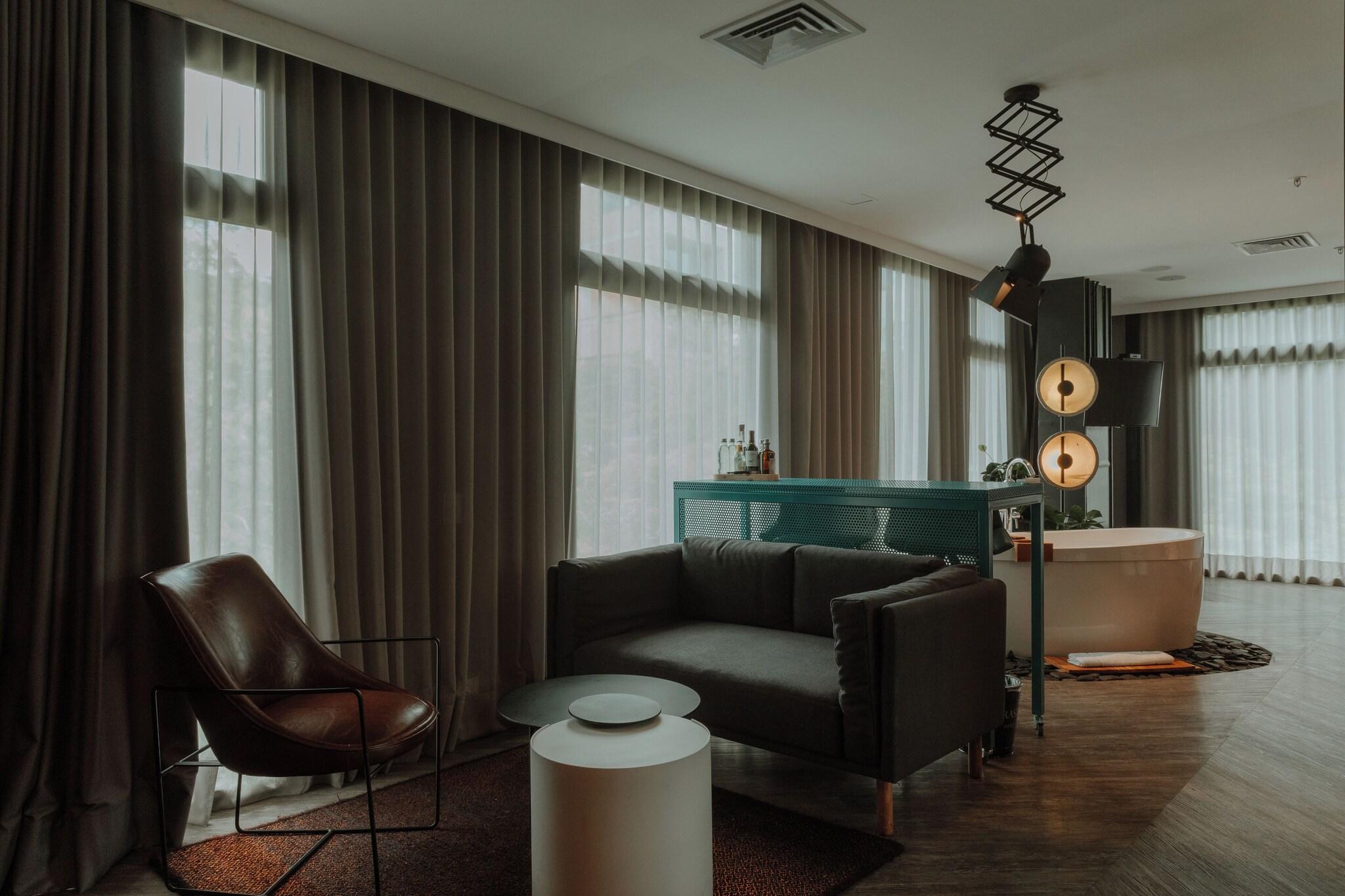 Suite Deluxe King Bed