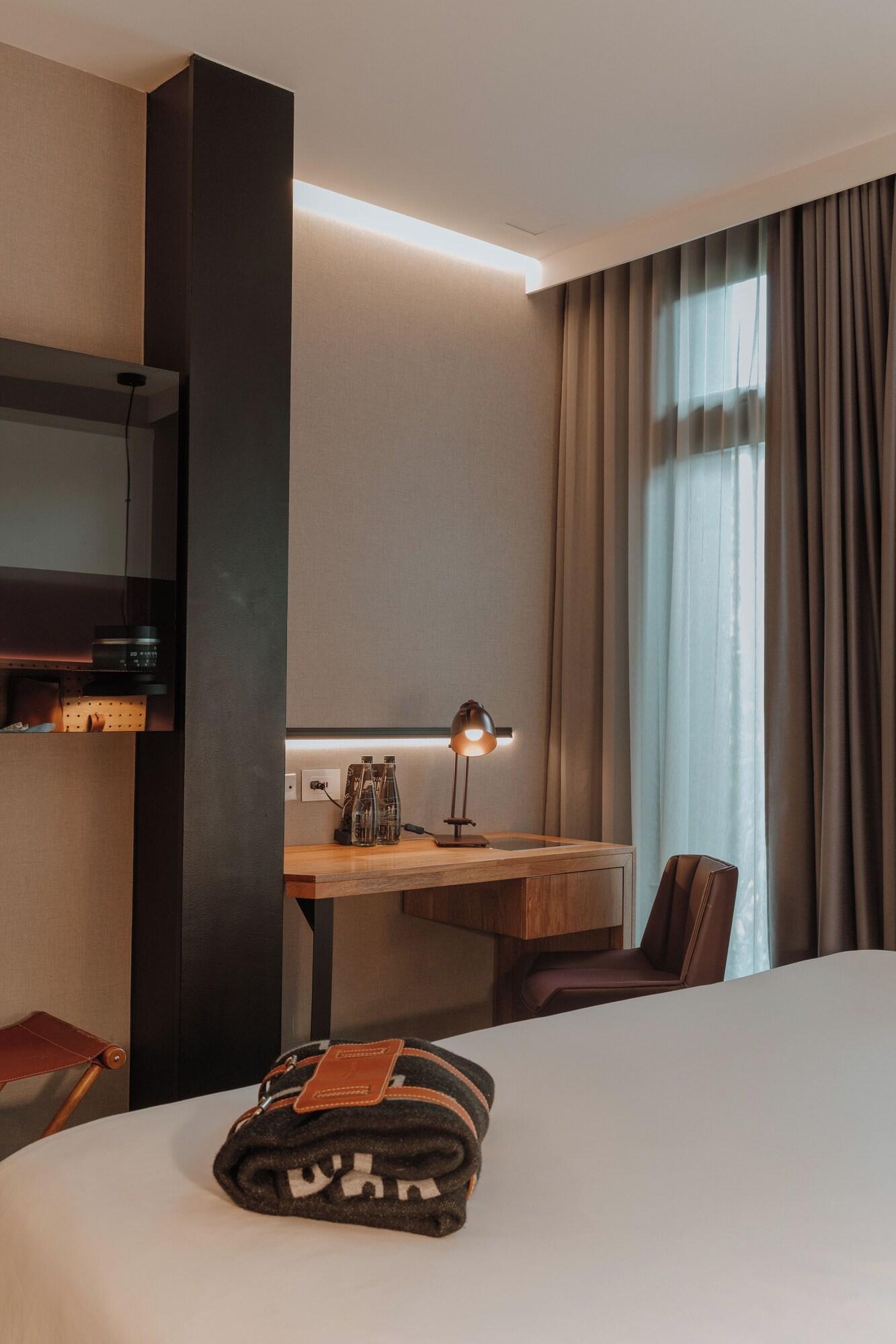 Double Queen Size Bed