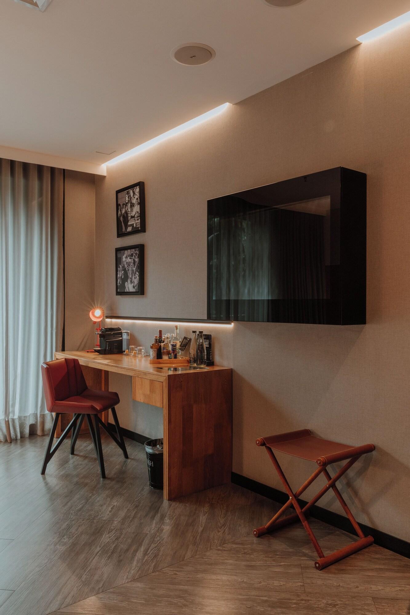 Junior Suite King Size Bed