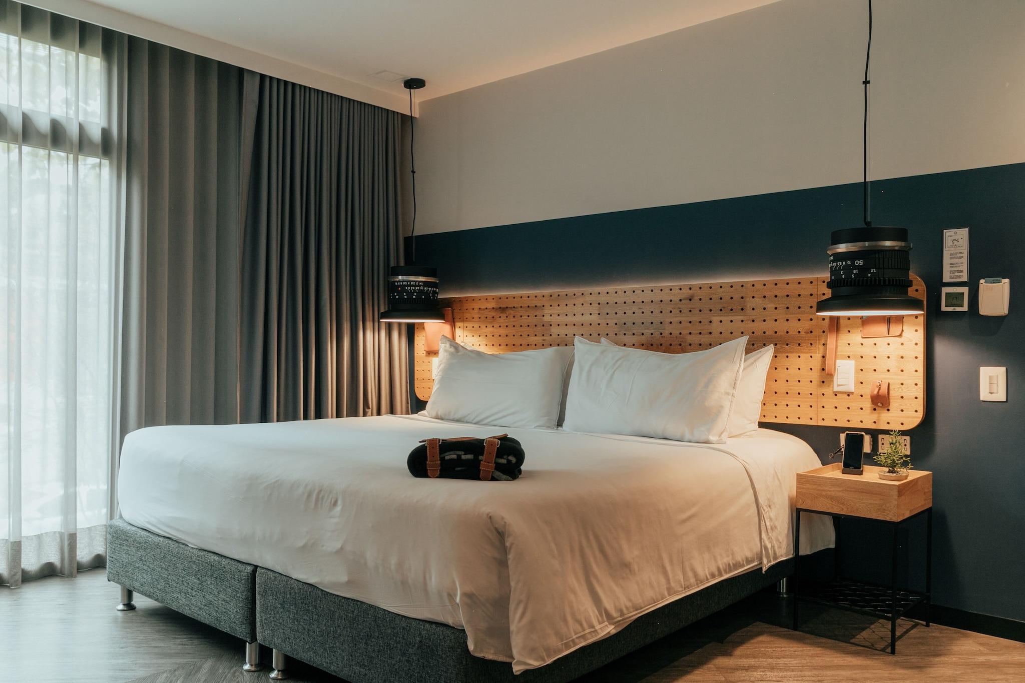 Suite Deluxe King Bed