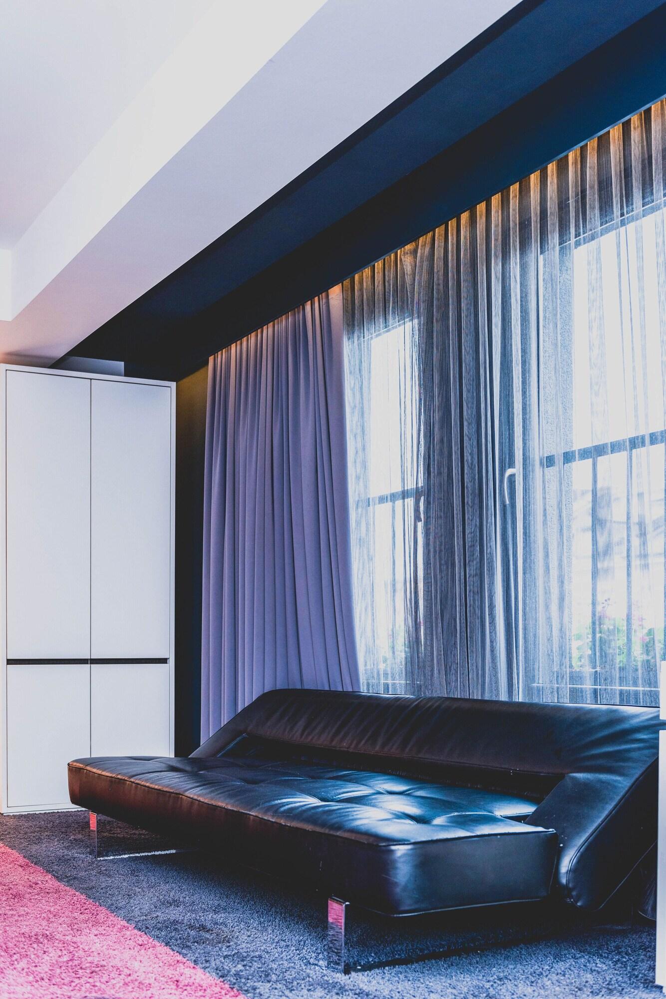 Double or Twin with Double Bed