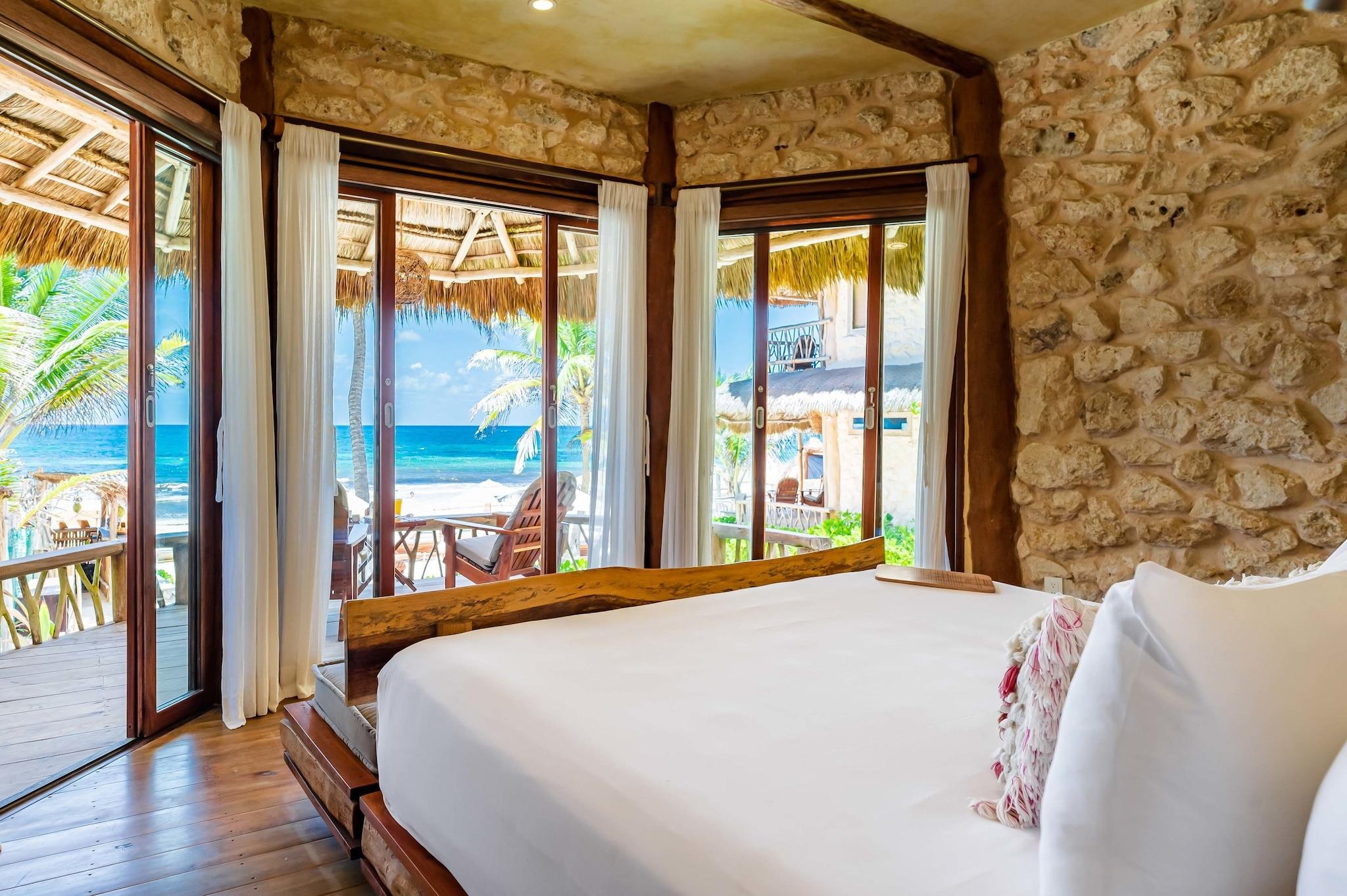 Suite Ocean Front King Bed