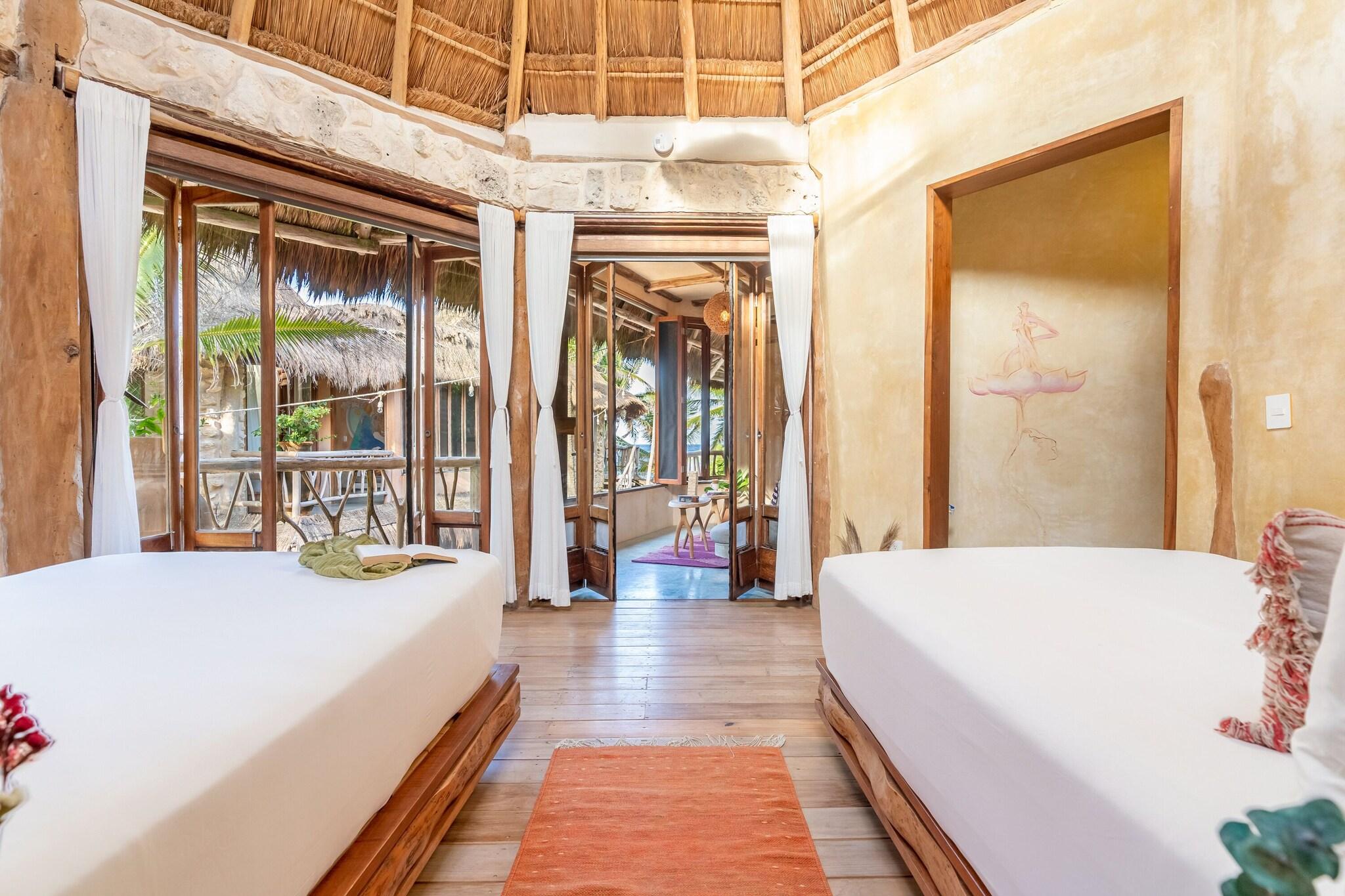 Suite Deluxe Partial Ocean View