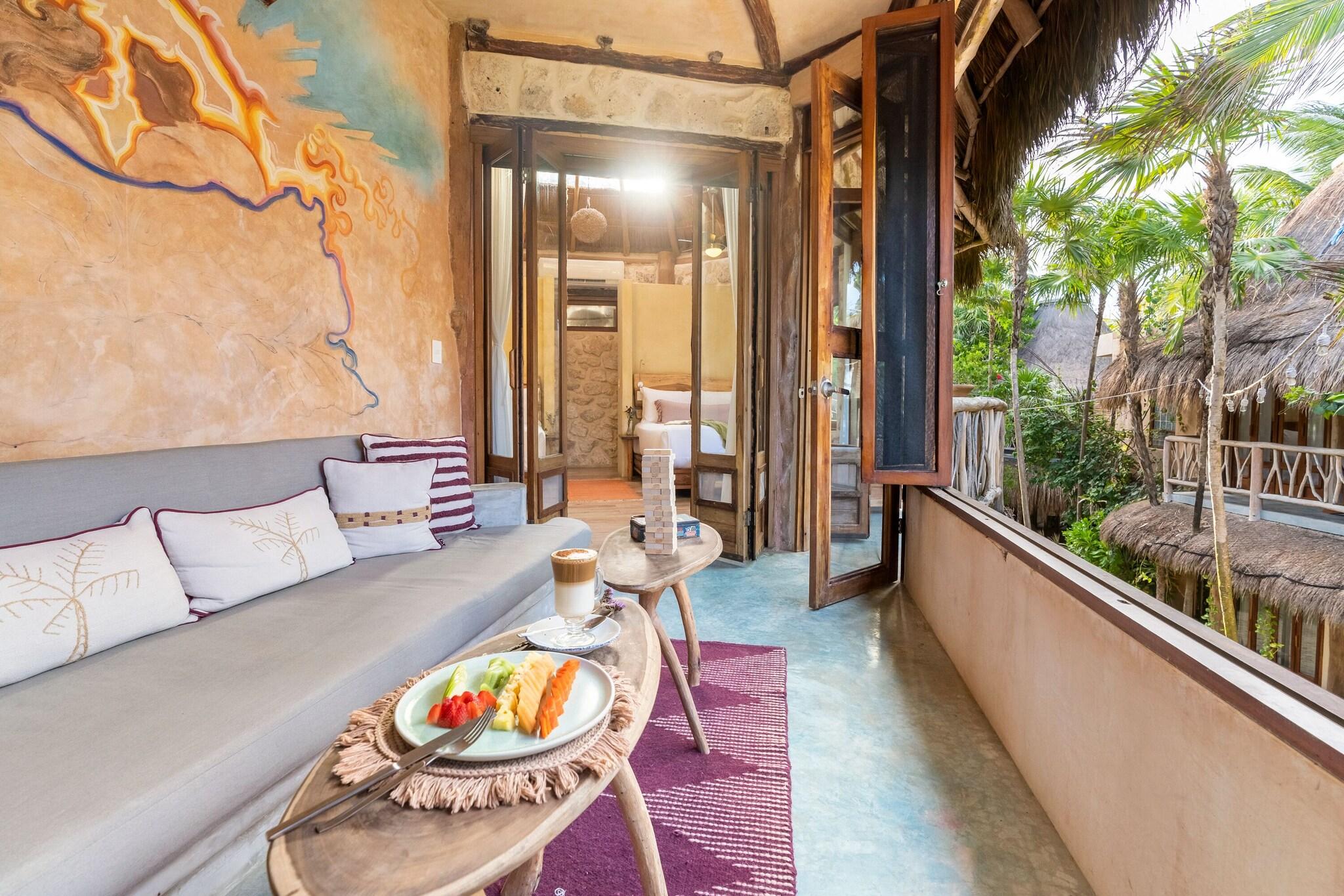 Suite Deluxe Partial Ocean View