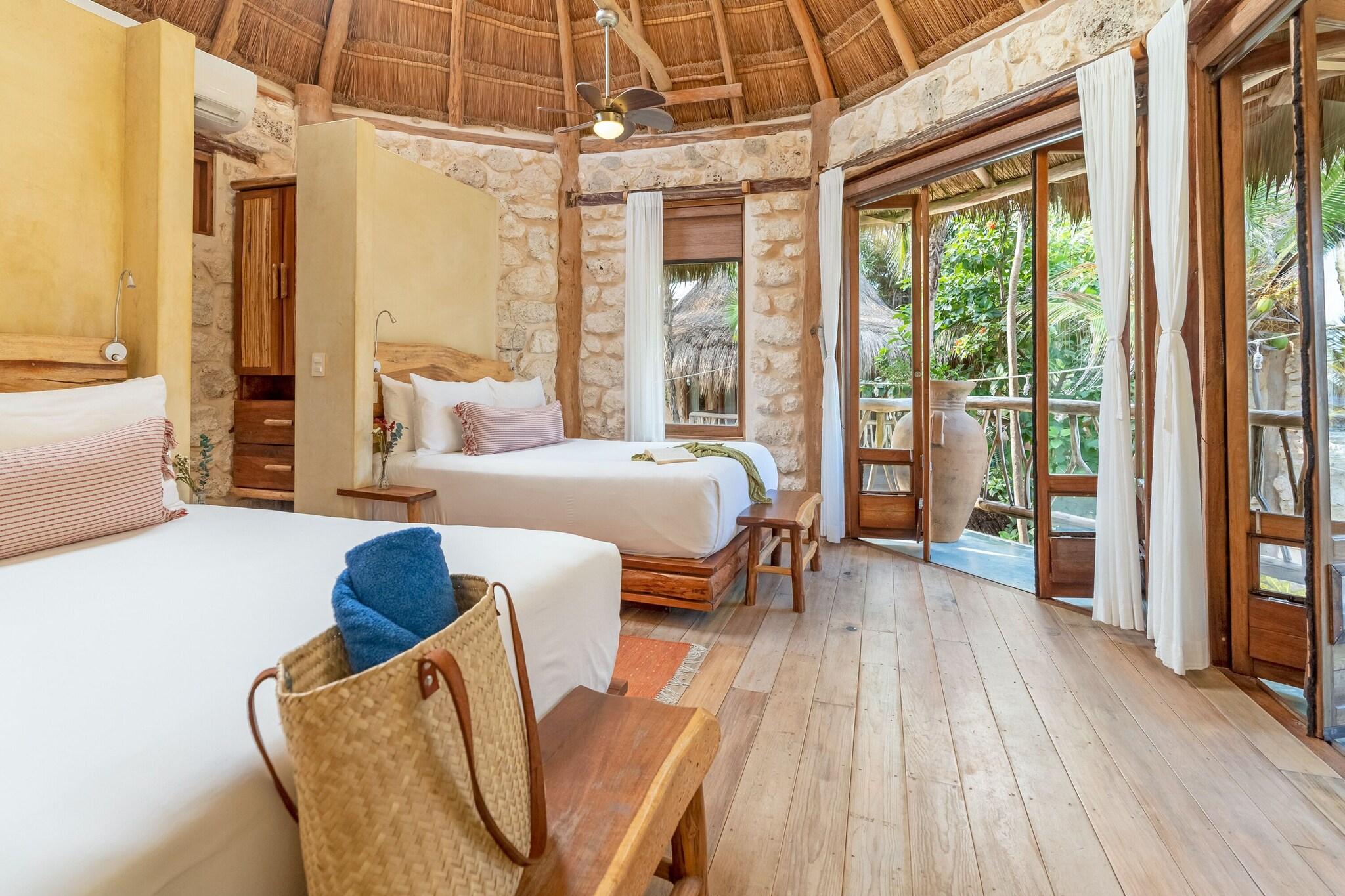 Suite Deluxe Partial Ocean View