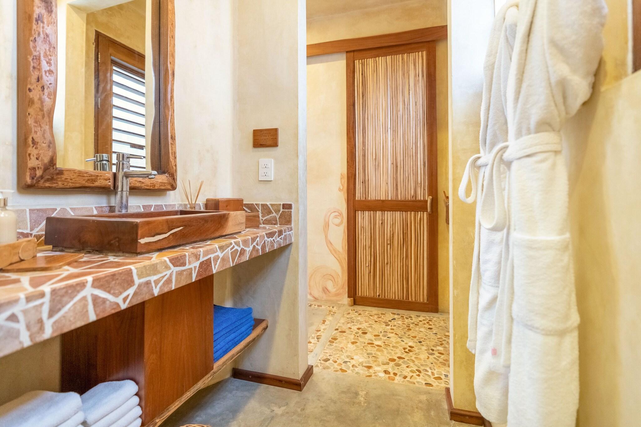 Suite Deluxe Partial Ocean View