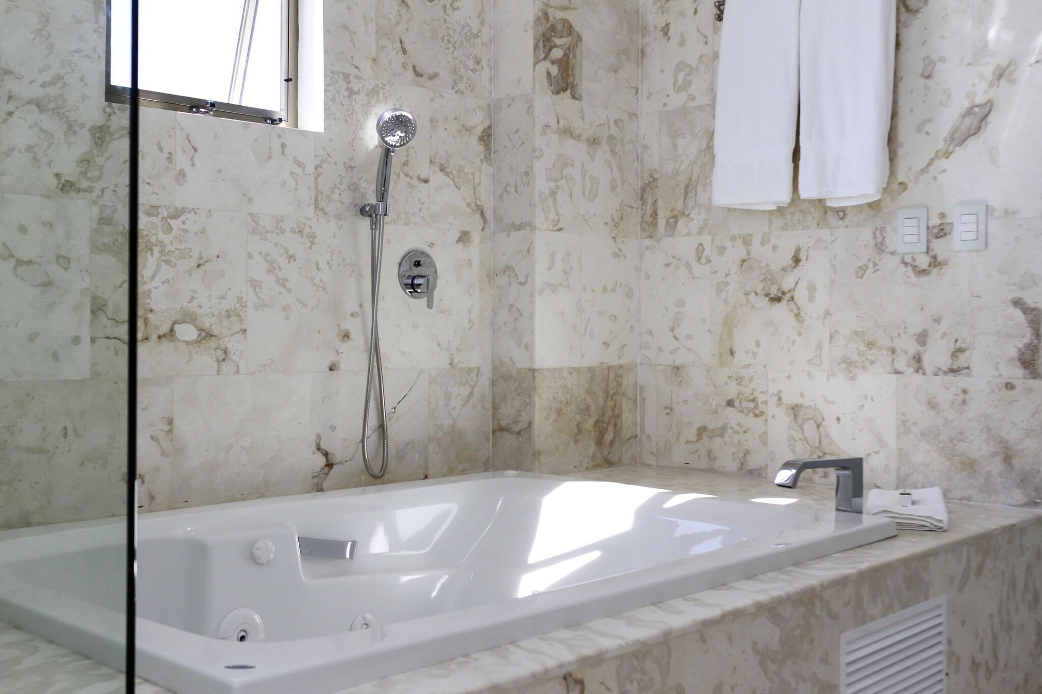 Suite Deluxe with Views