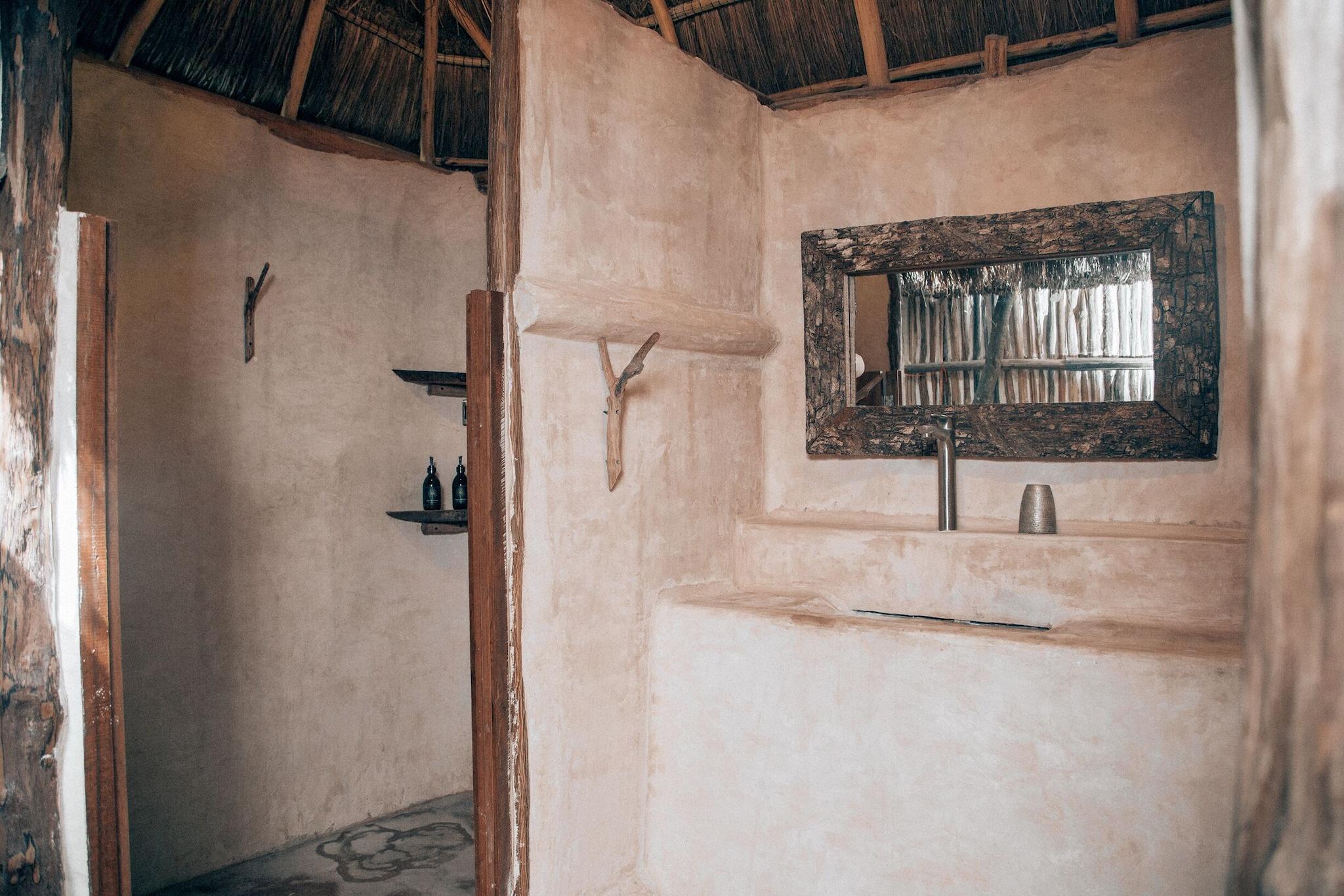 Bungalow Queen Size Bed