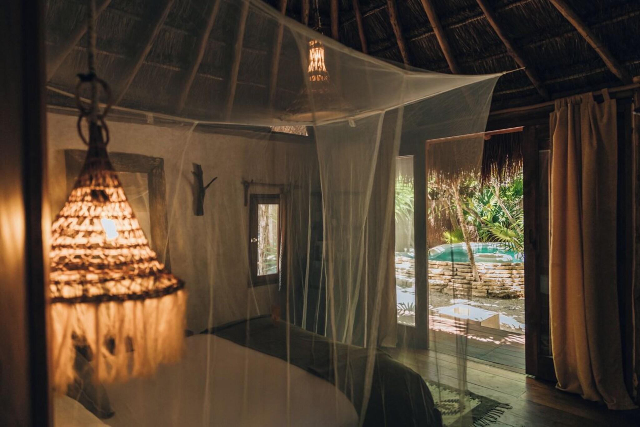 Bungalow Queen Size Bed