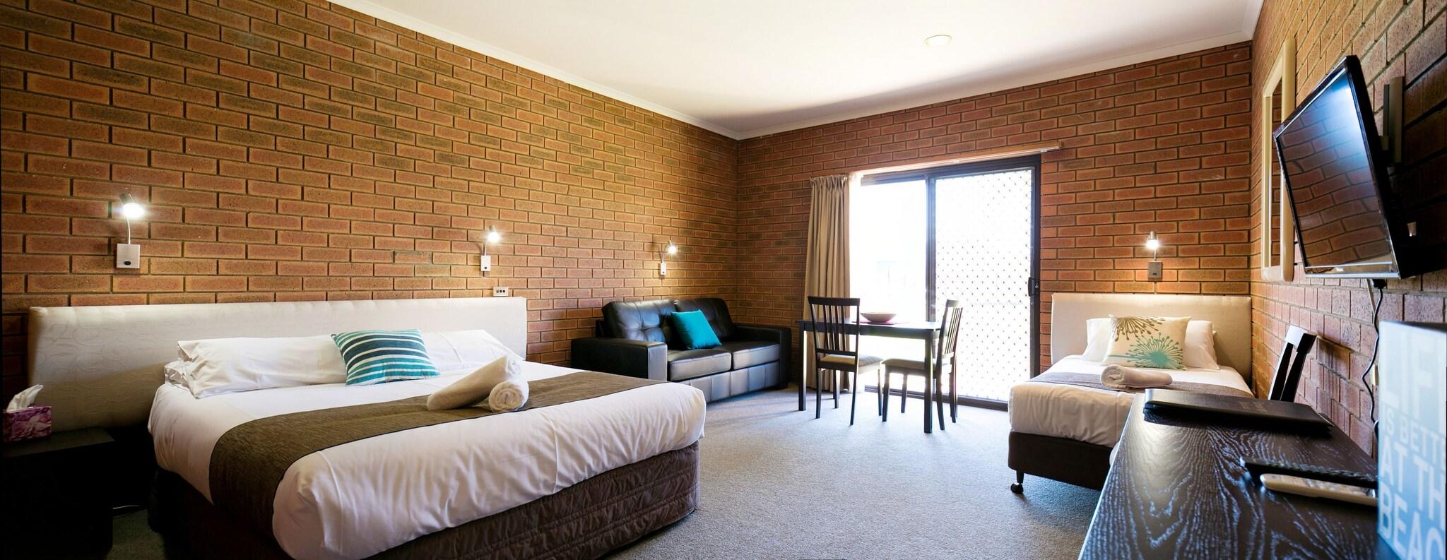 Double Queen Size Bed