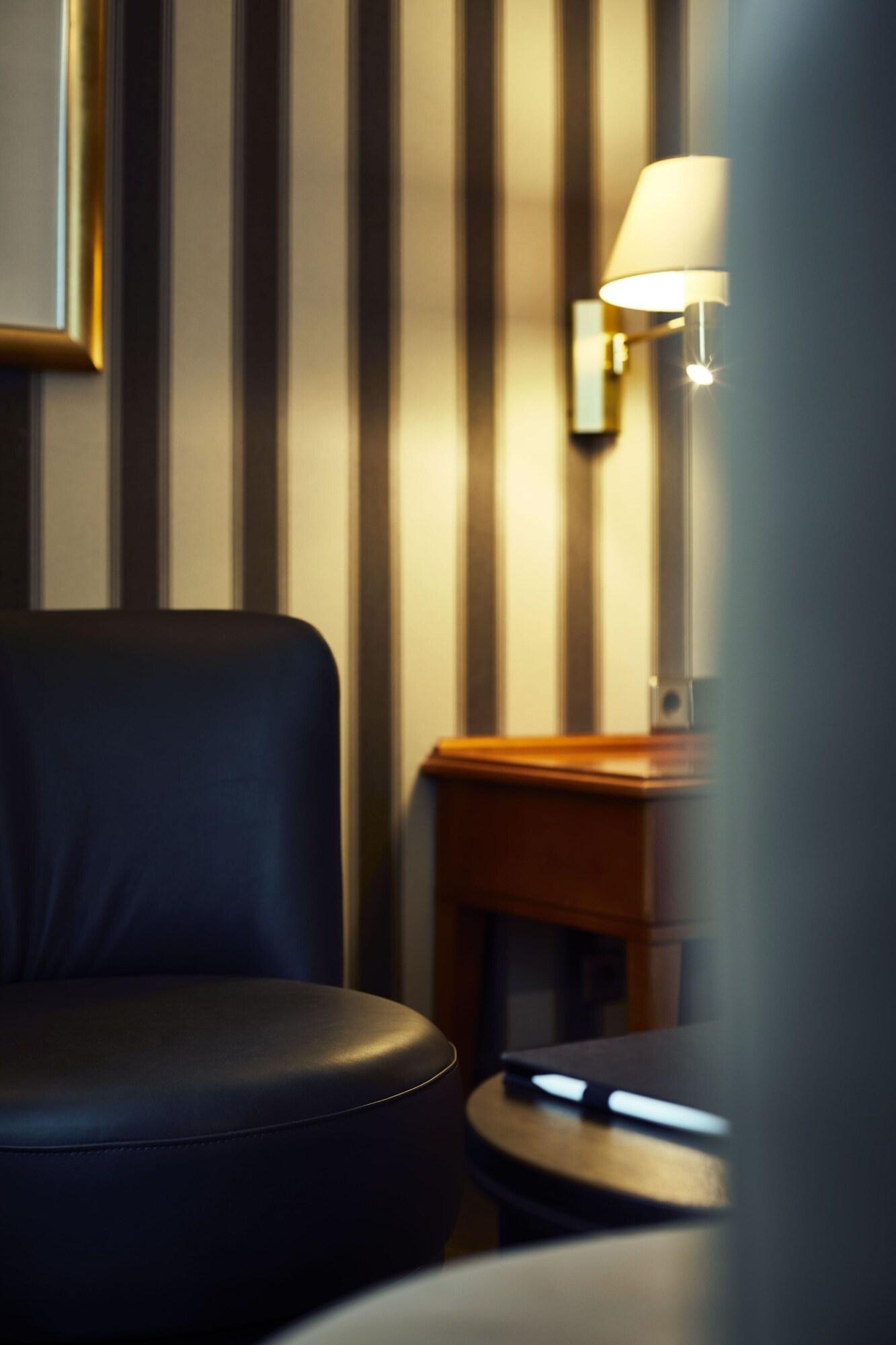 Double Queen Size Bed