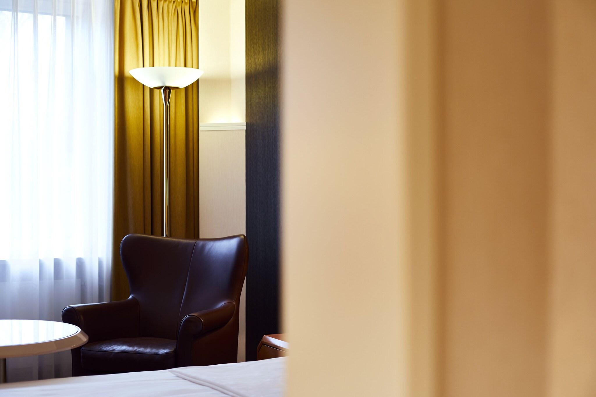 Double Classic Queen Bed