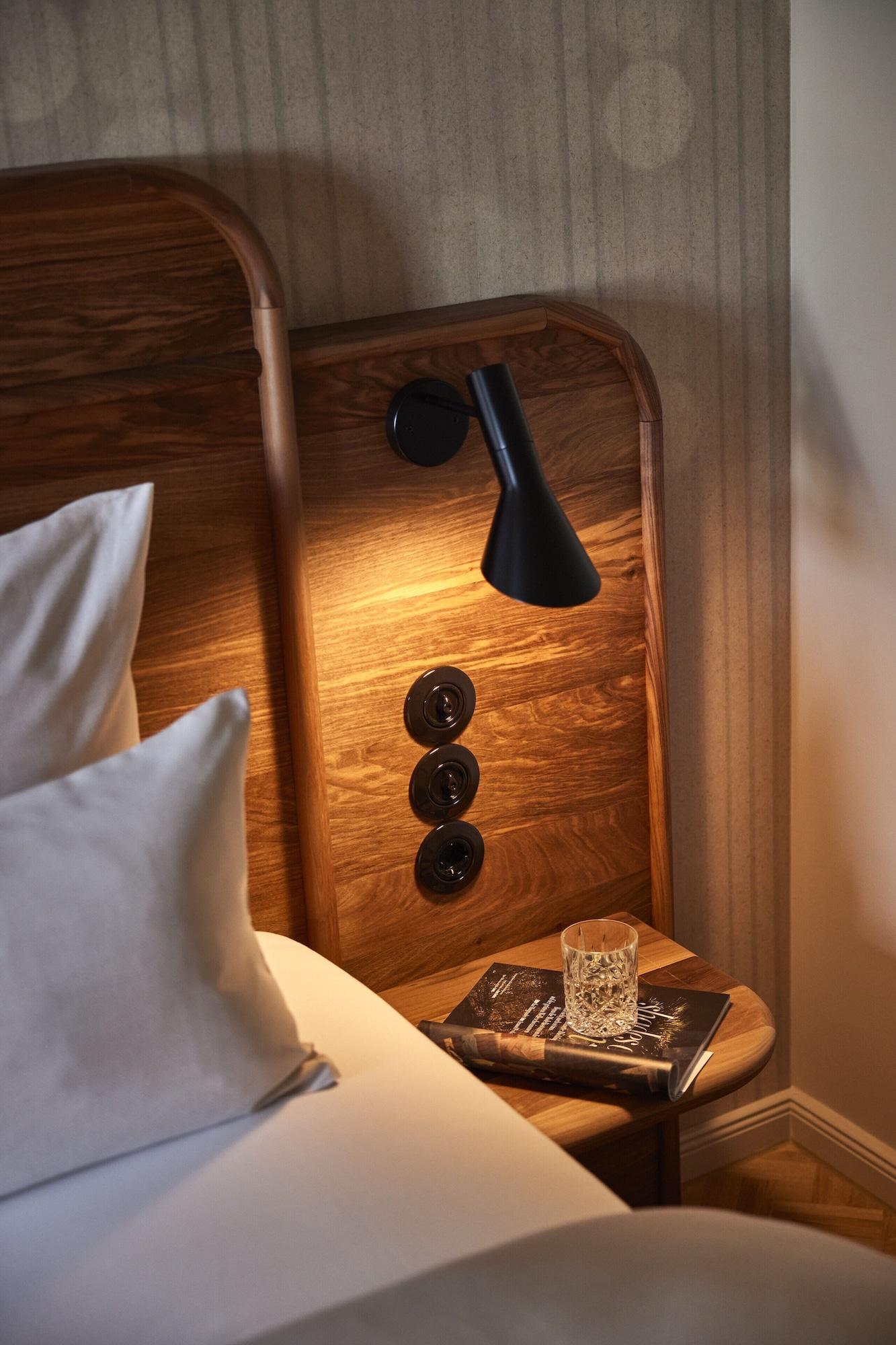 Double Queen Size Bed