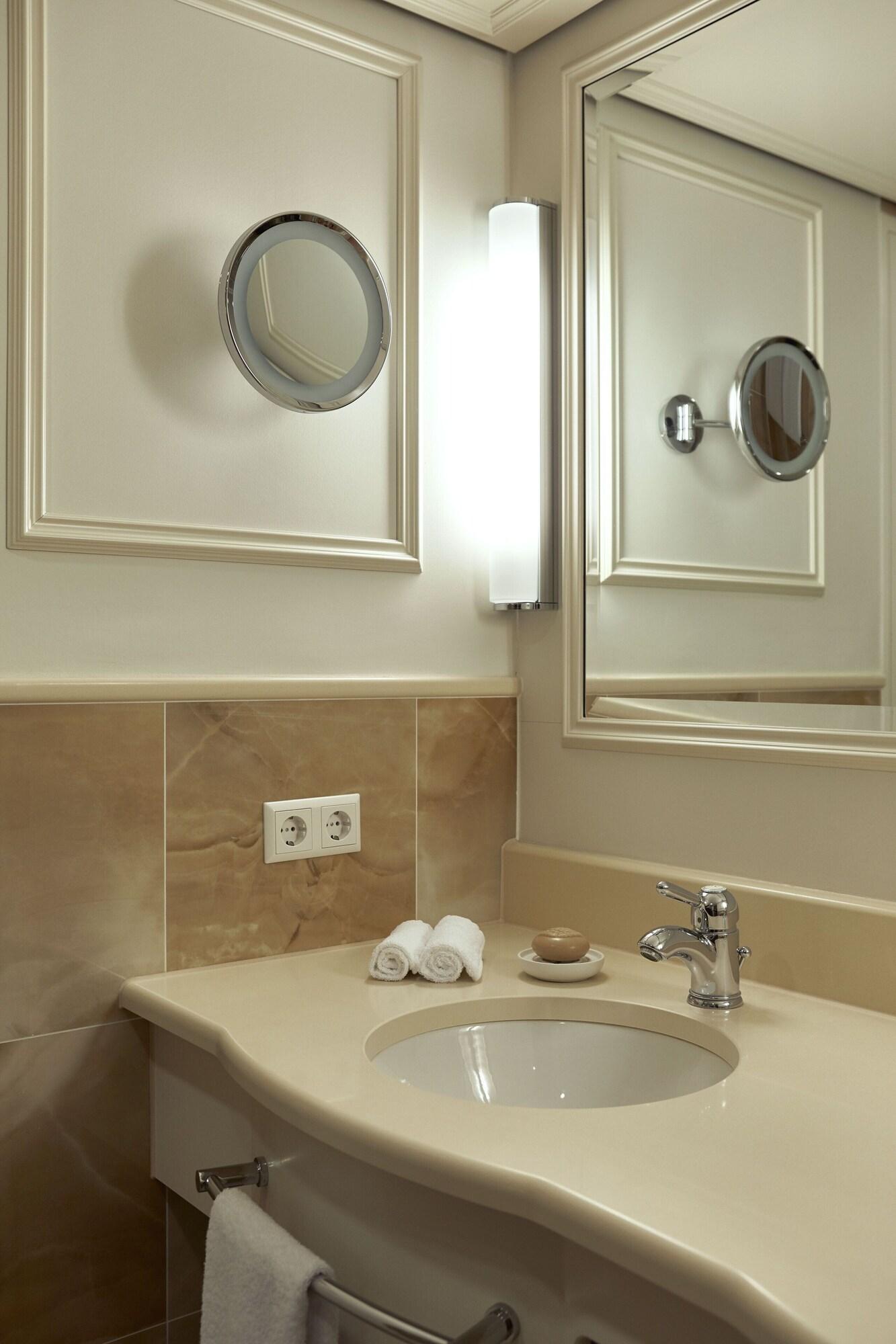 Double Queen Size Bed