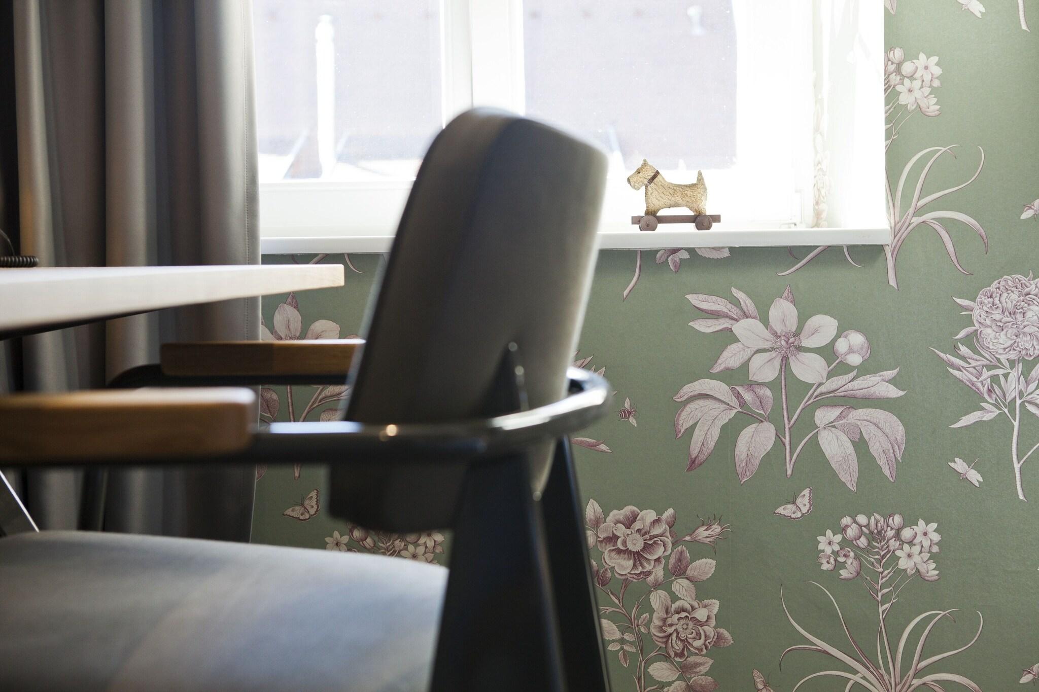 Double Queen Size Bed