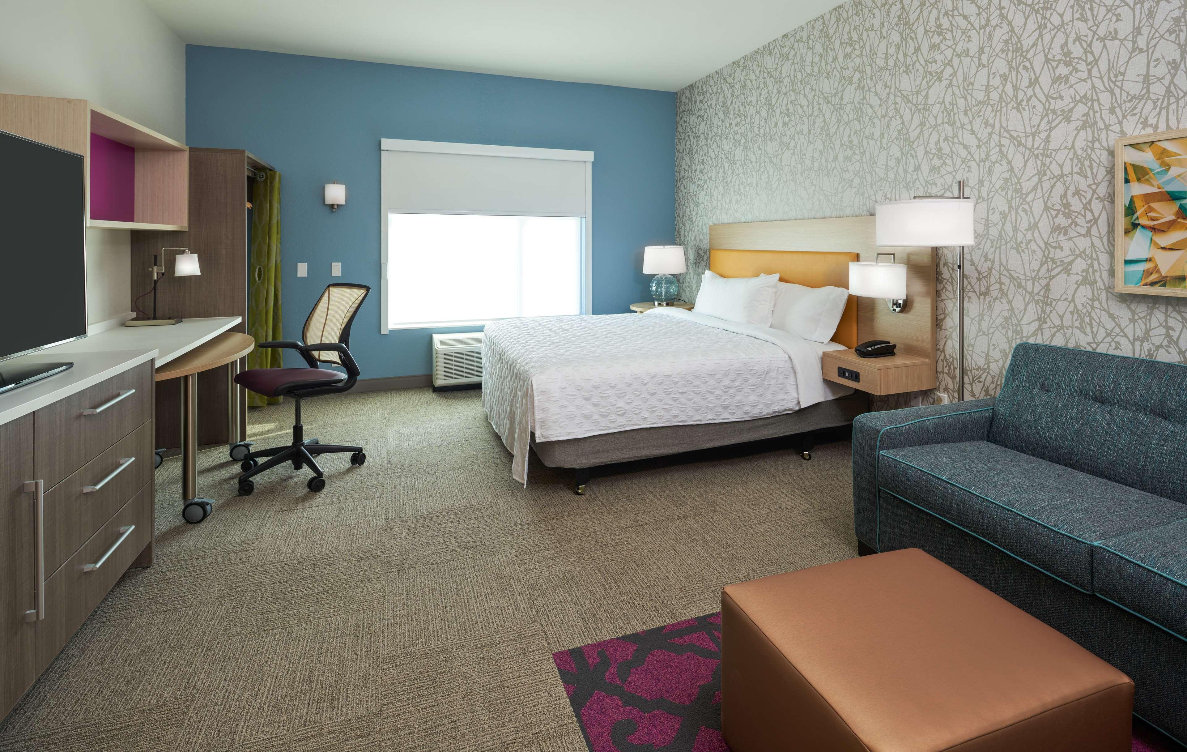 Studio Accessible King Size Bed