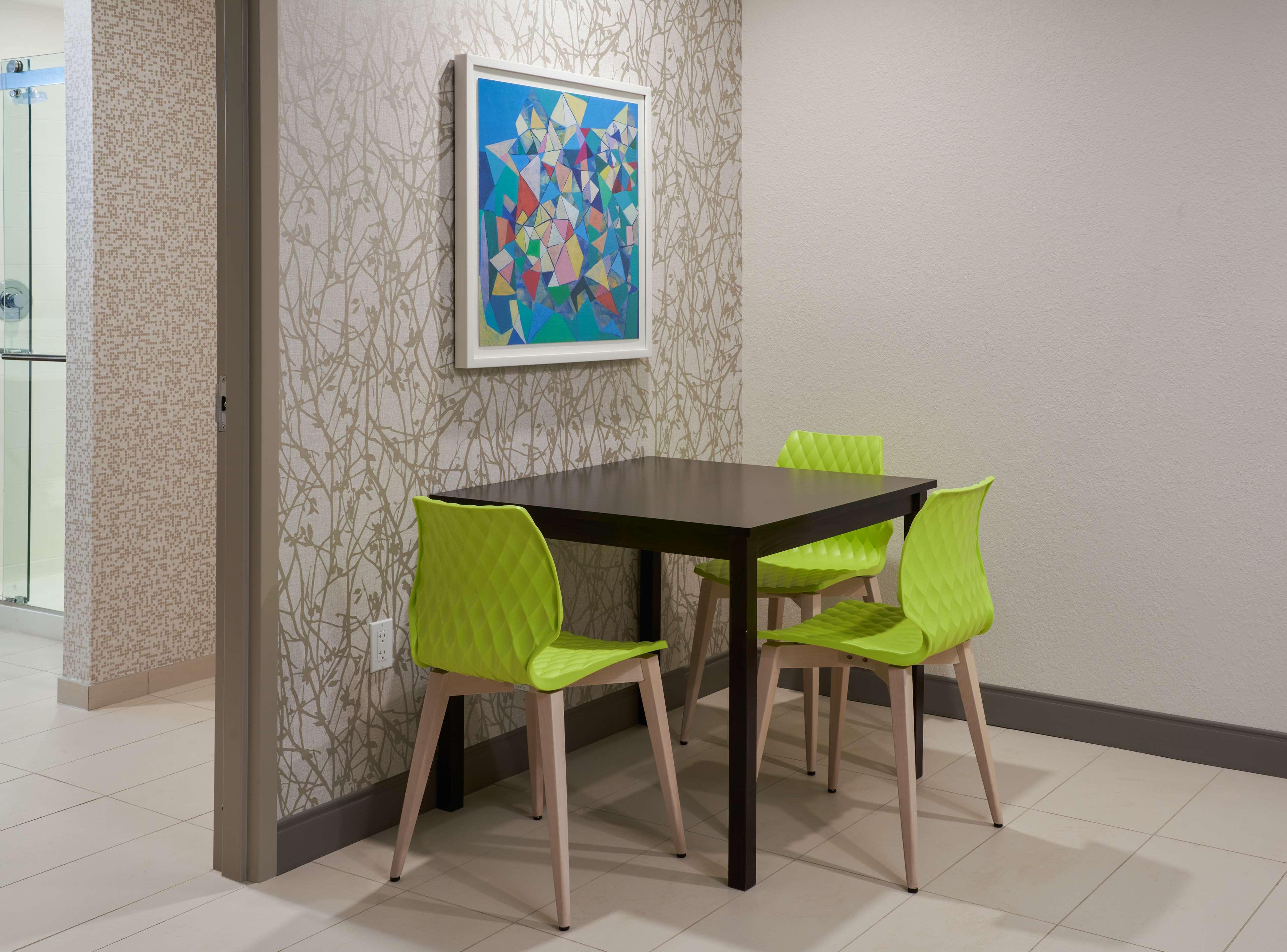 Suite Accessible King Size Bed