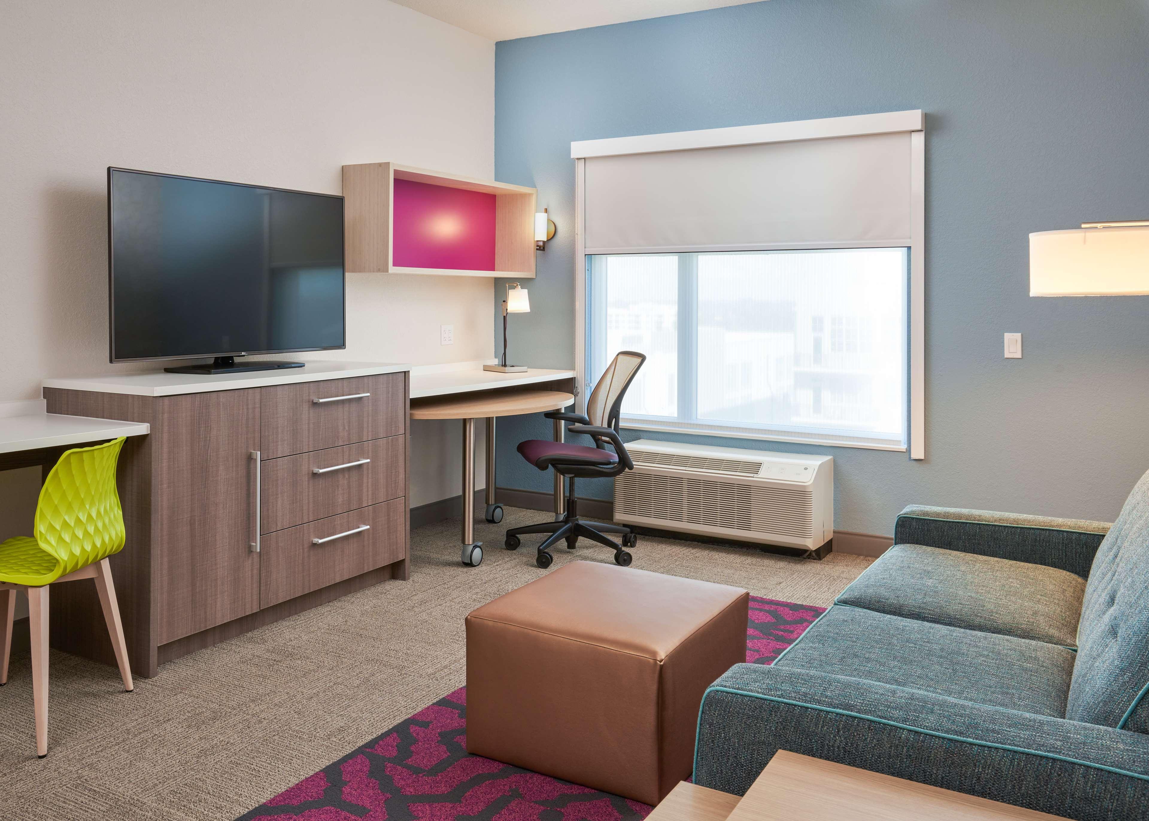 Suite Accessible King Size Bed