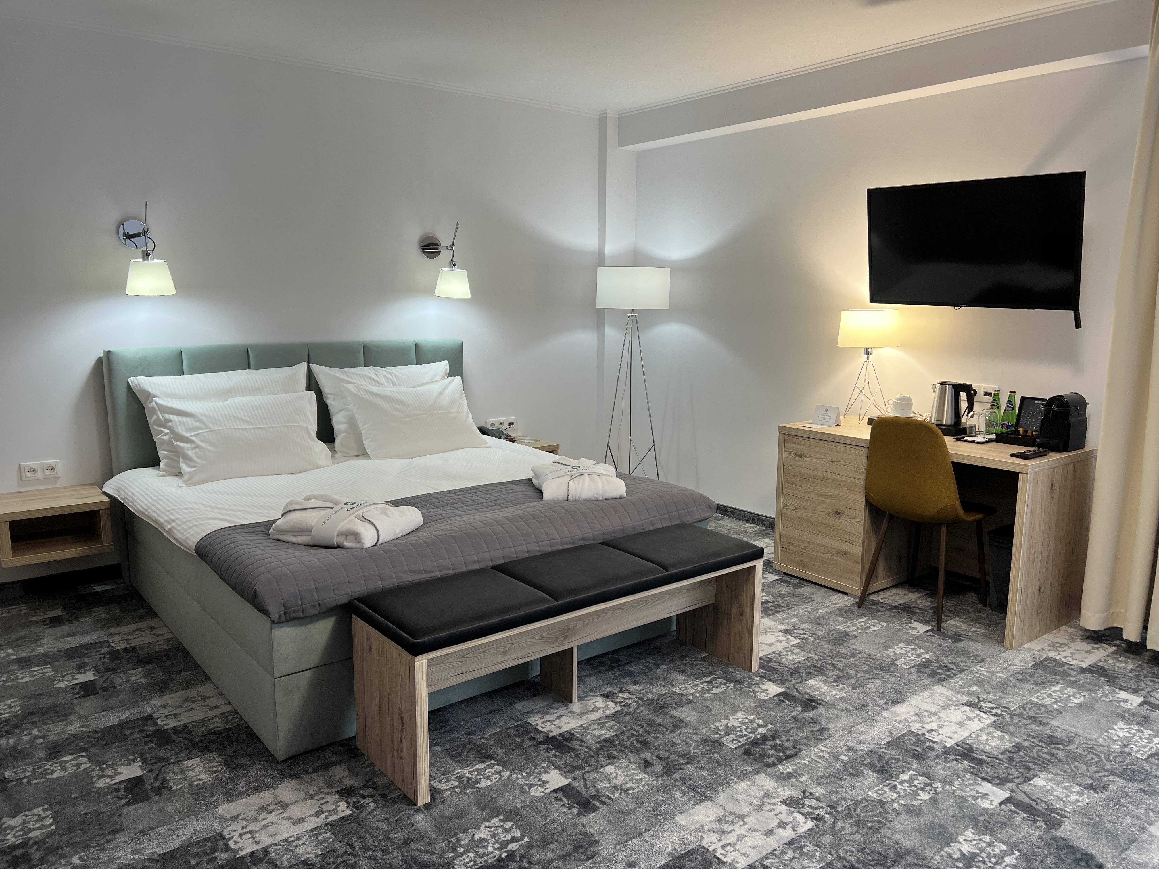 Studio King Size Bed