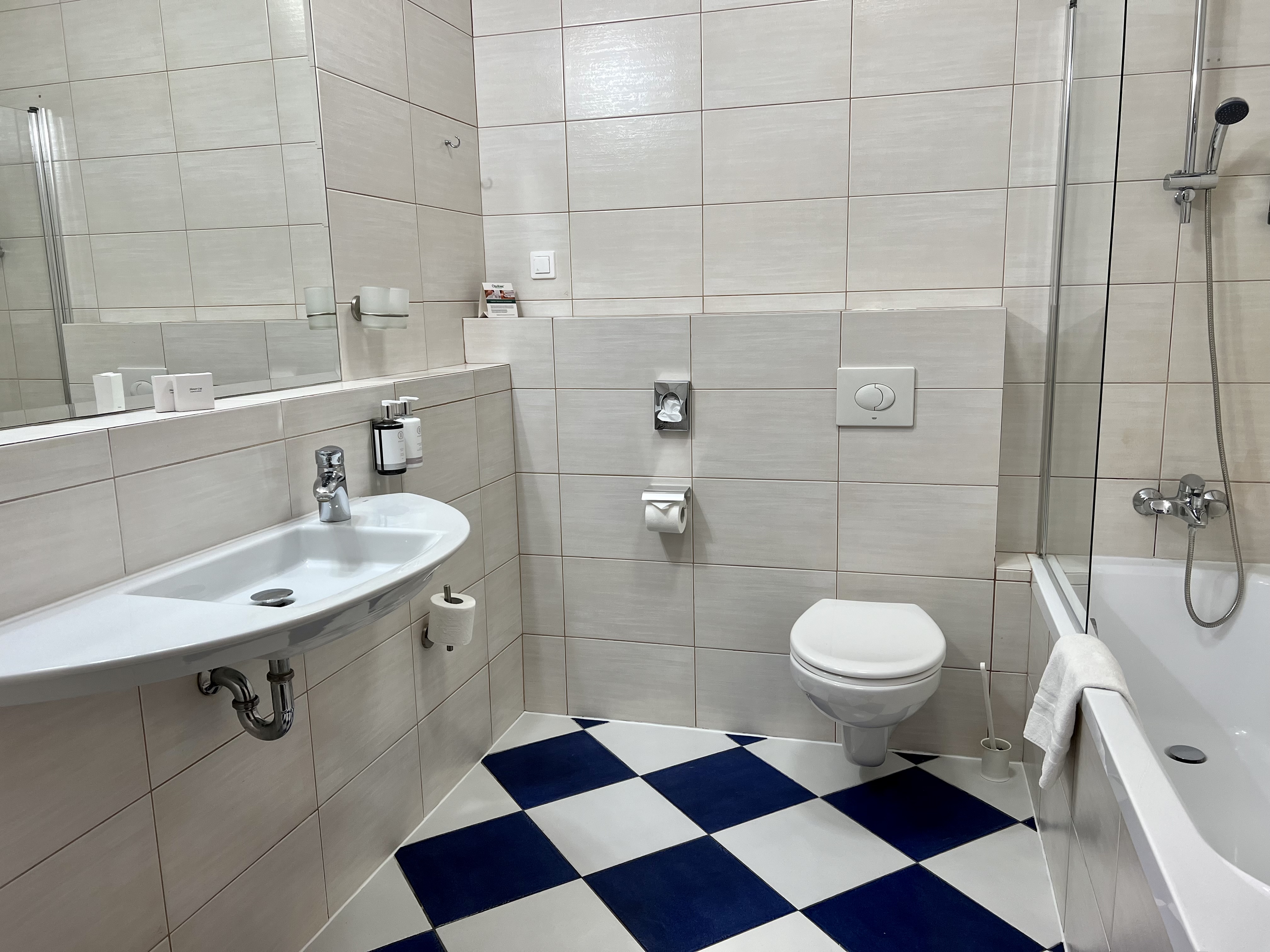 Studio King Size Bed