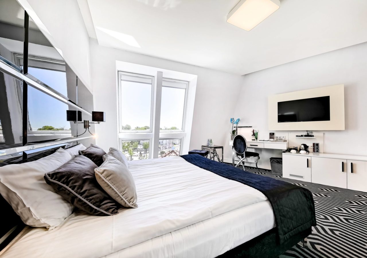 Double Single Deluxe Premium