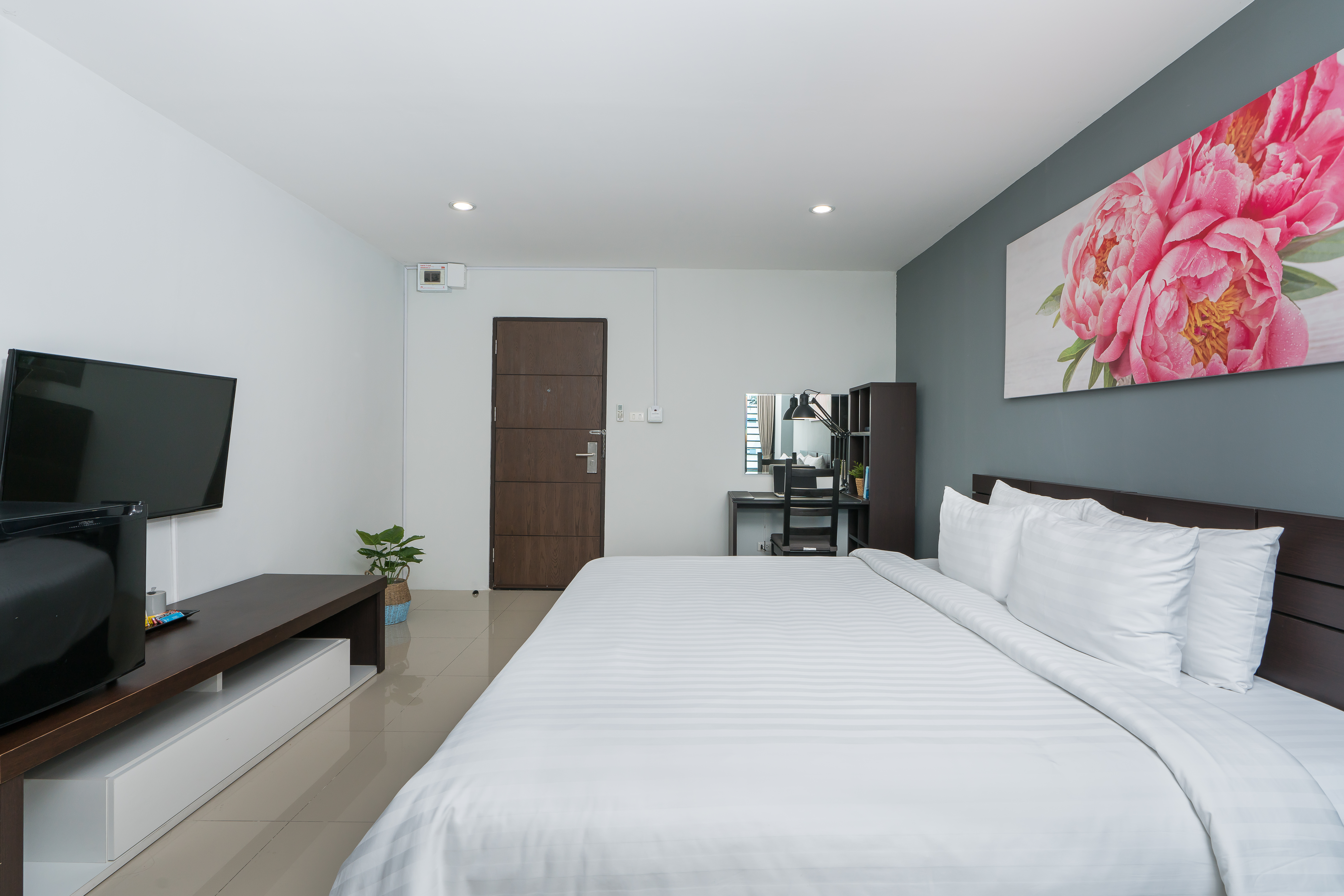 Double or Twin King Size Bed