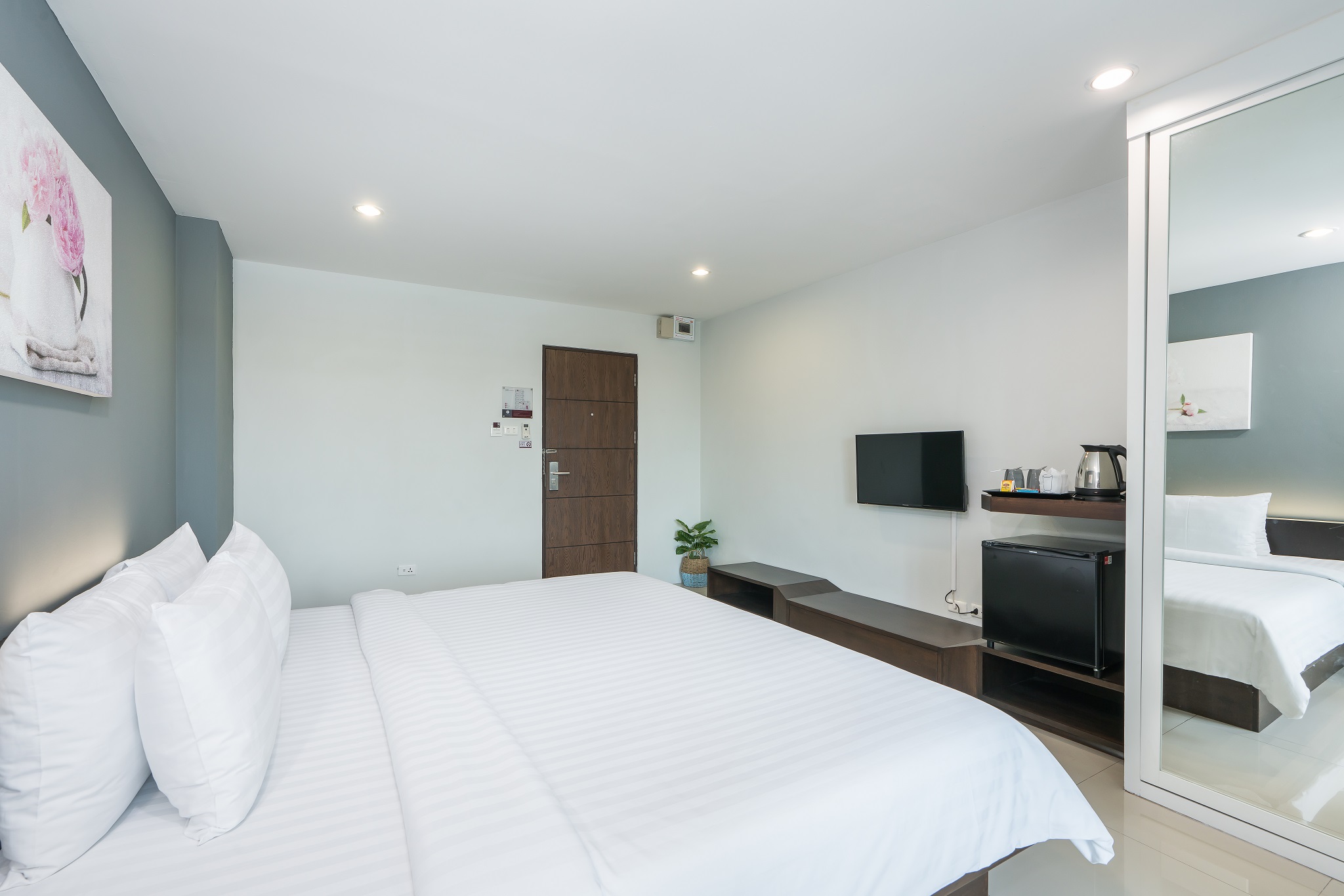 Double or Twin King Size Bed