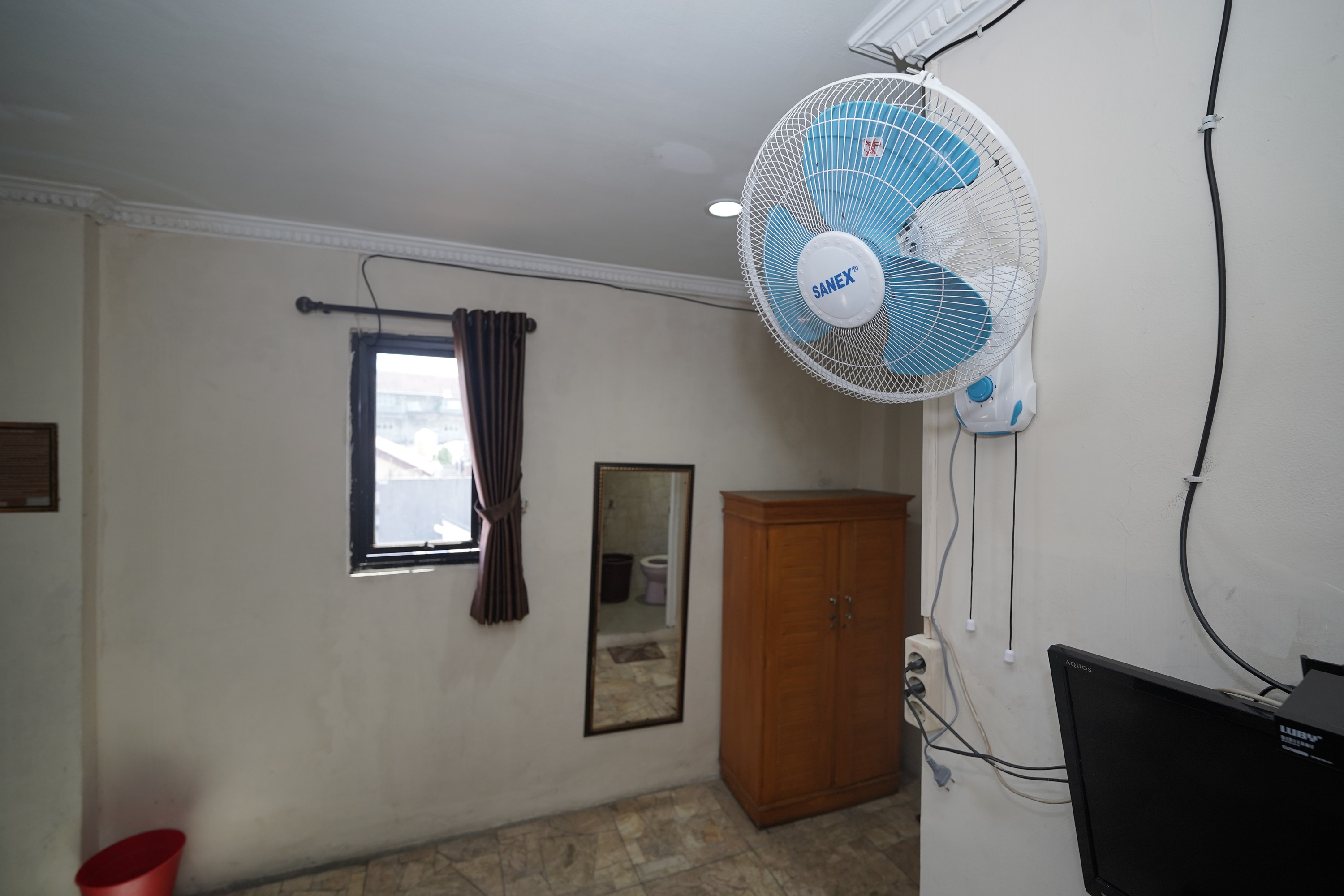 Double or Twin No Air Conditioning