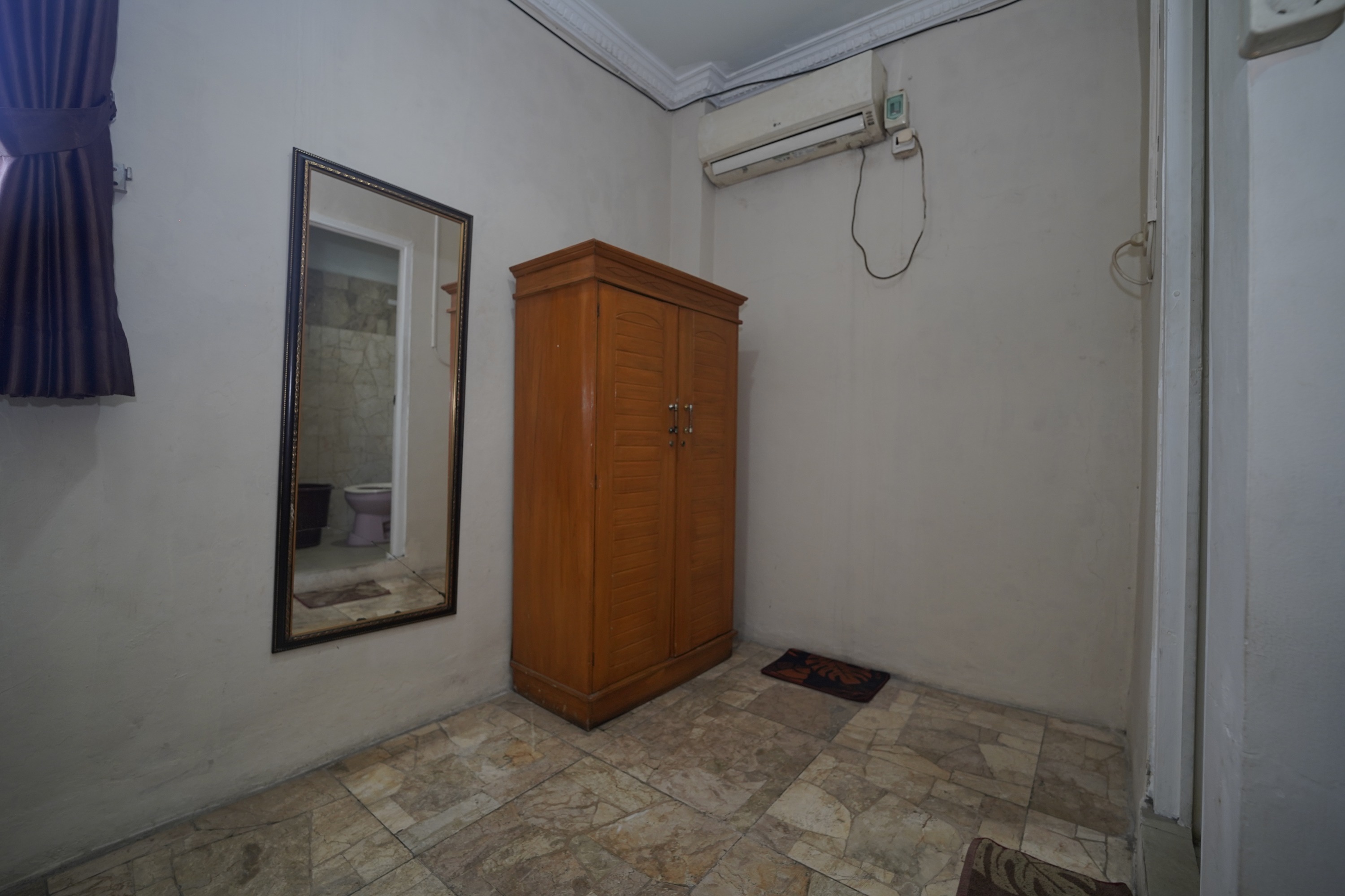 Double or Twin No Air Conditioning