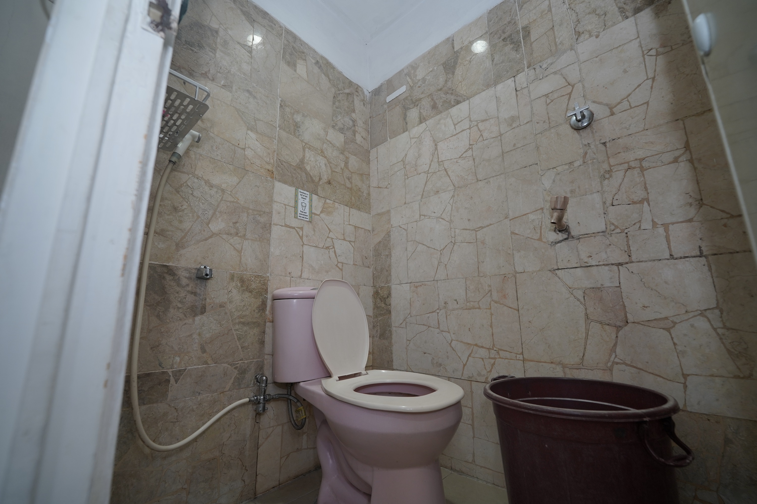 Double or Twin No Air Conditioning