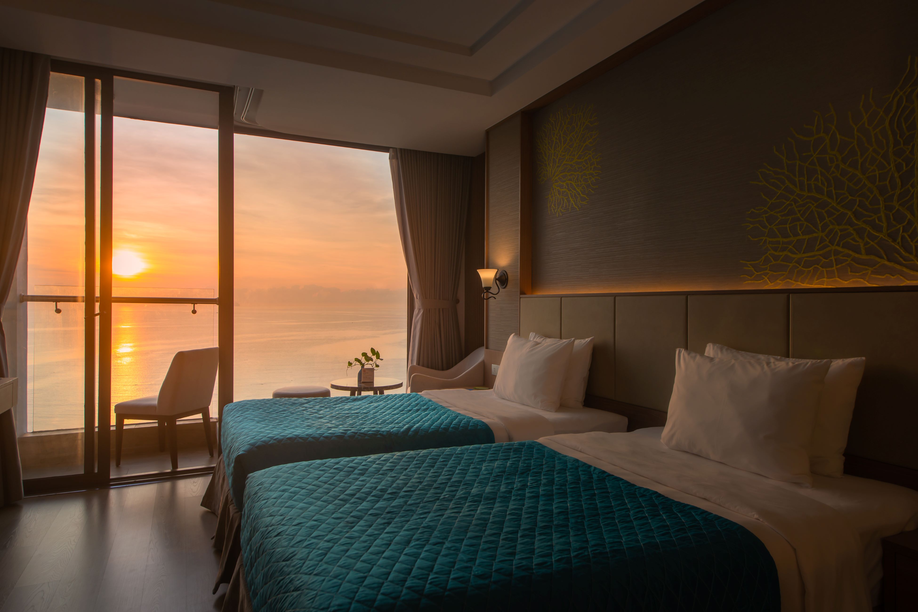 Twin Deluxe Sea View with Balcony