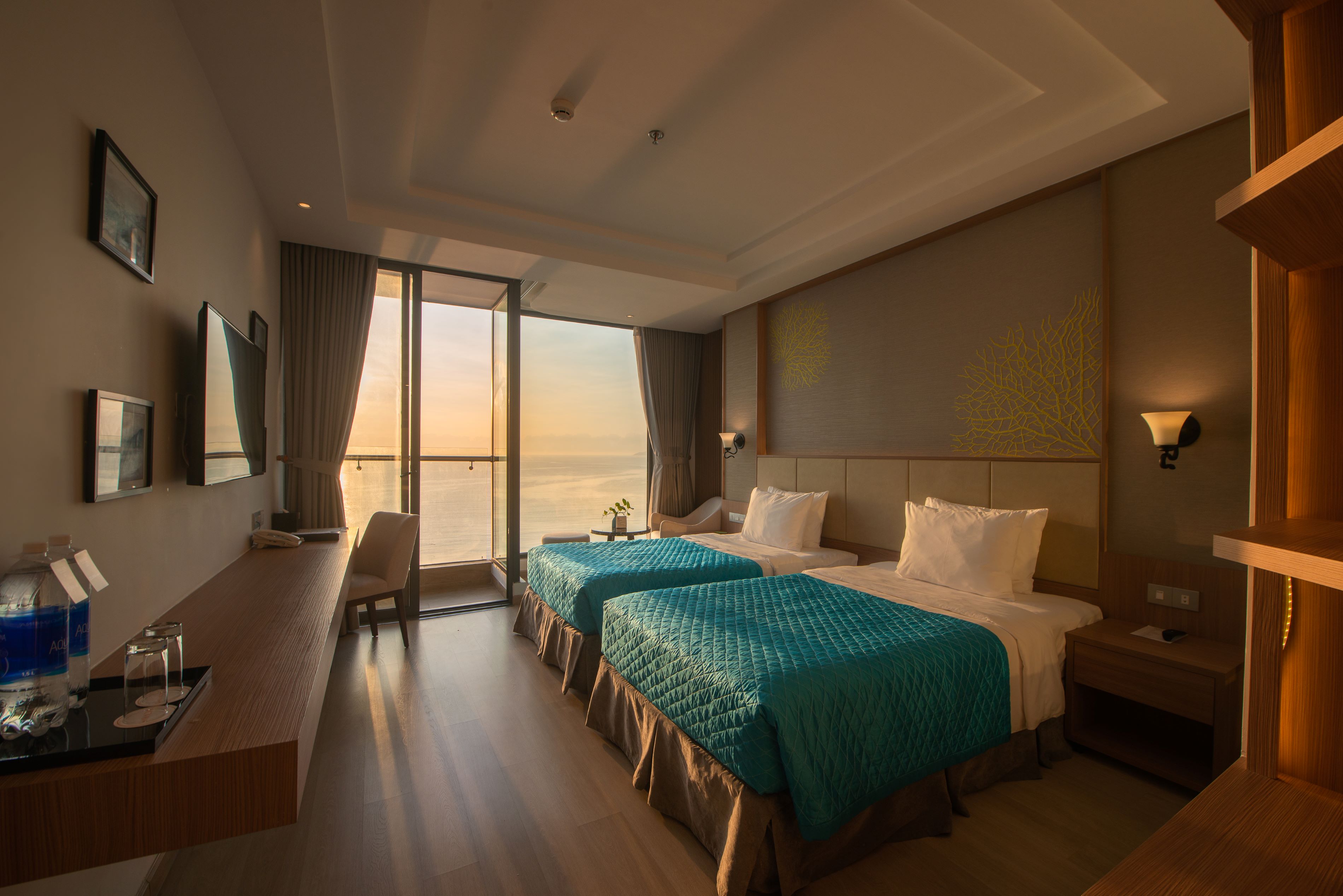 Twin Deluxe Sea View with Balcony