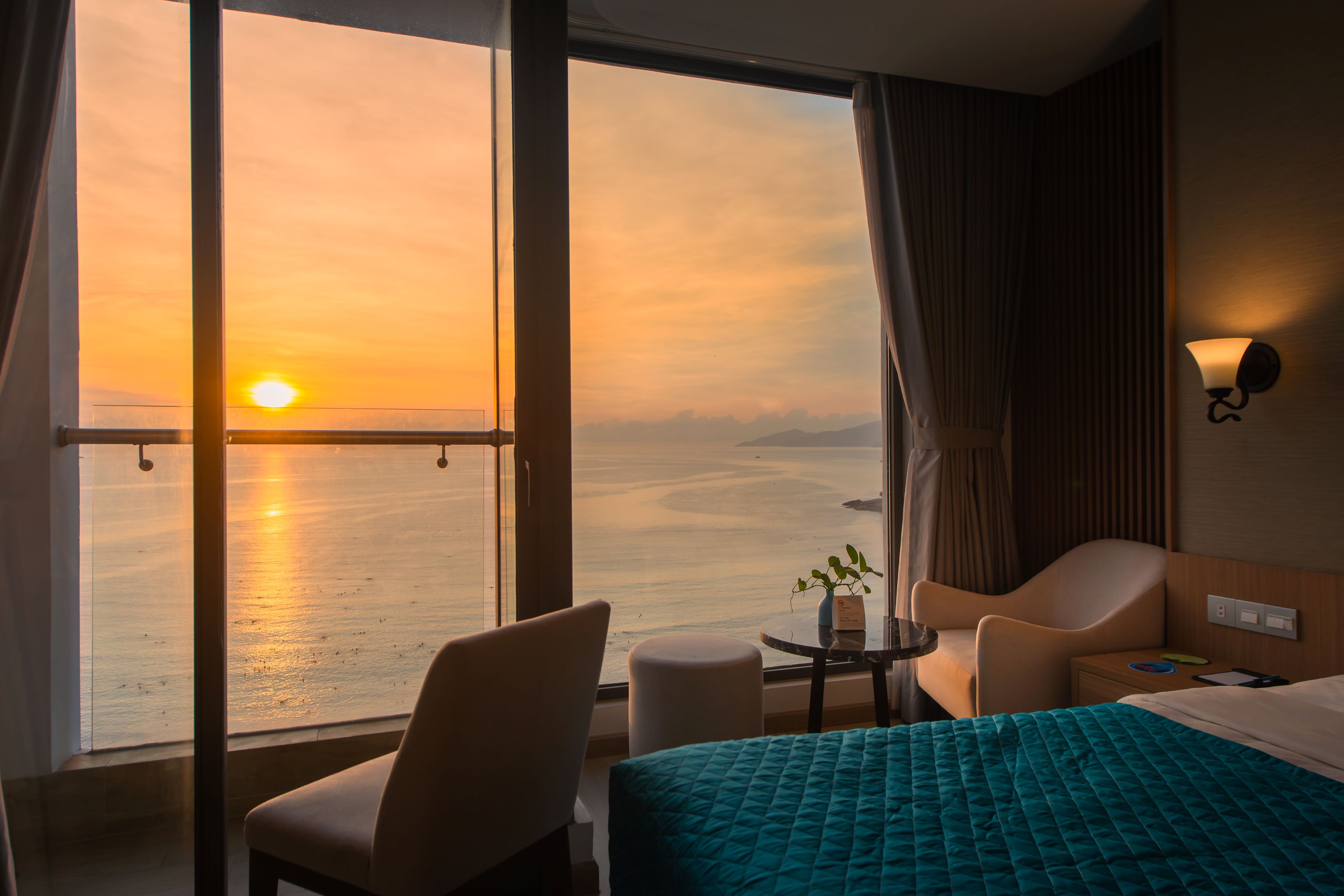 Twin Deluxe Sea View with Balcony